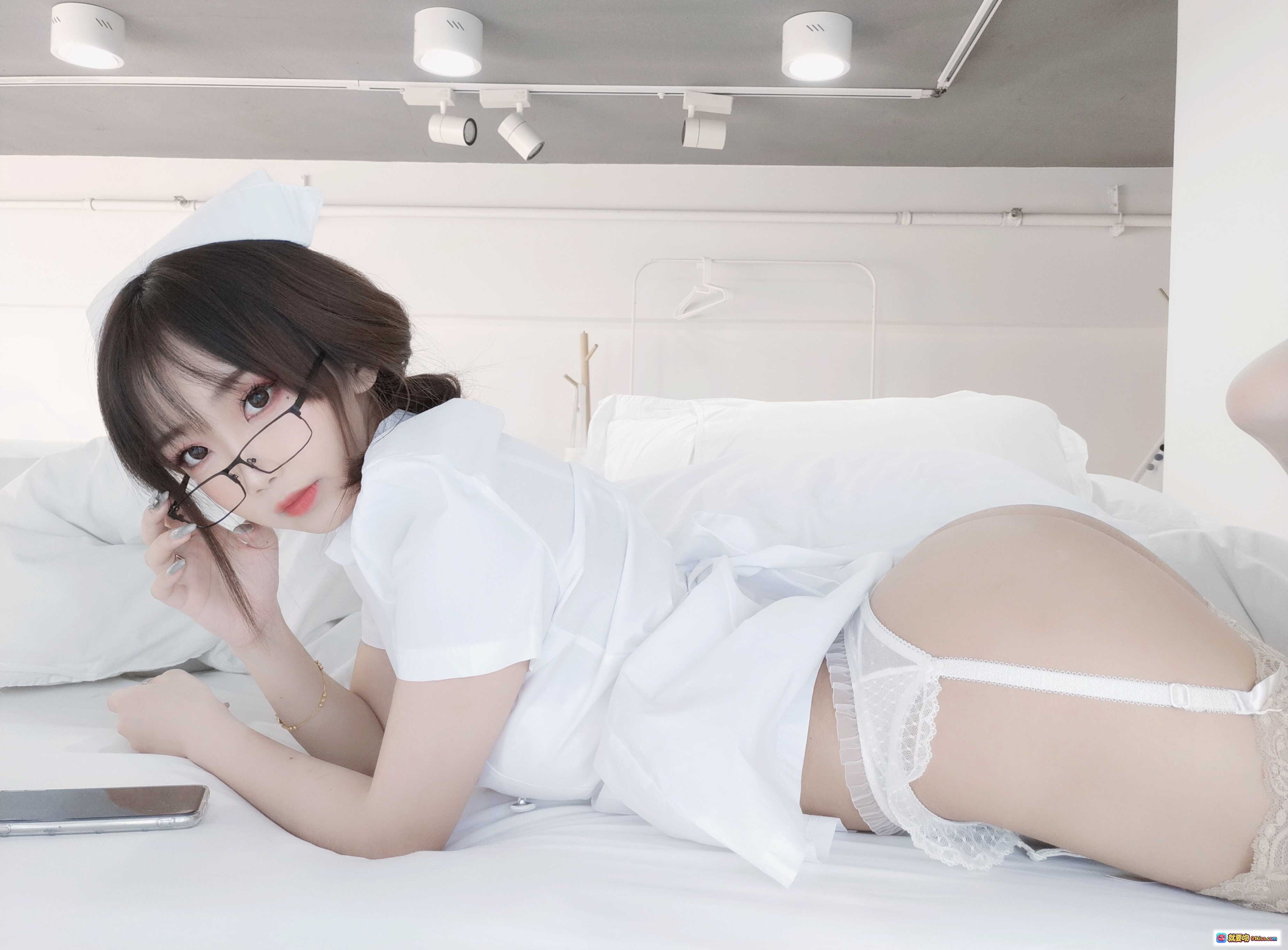 图片[3] - 鬼畜瑶NO.030笨蛋护士写真集45P58MB 白衬衫蕾丝袜美臀诱惑私房摄影 - 就要吻