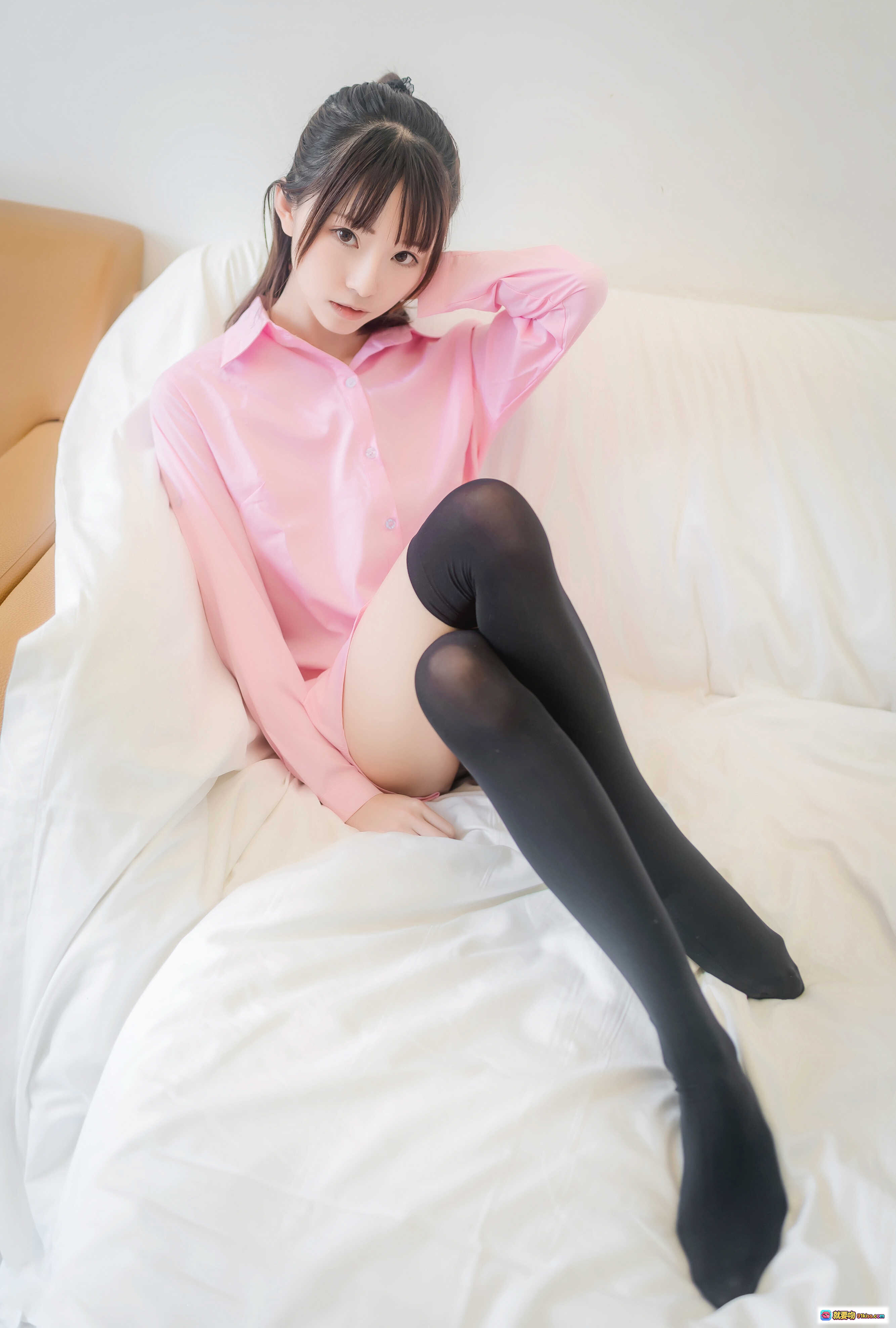 图片[7] - Kitaro绮太郎NO.014 粉色衬衫黑丝美腿少女床上写真 38P高清图集 - 就要吻