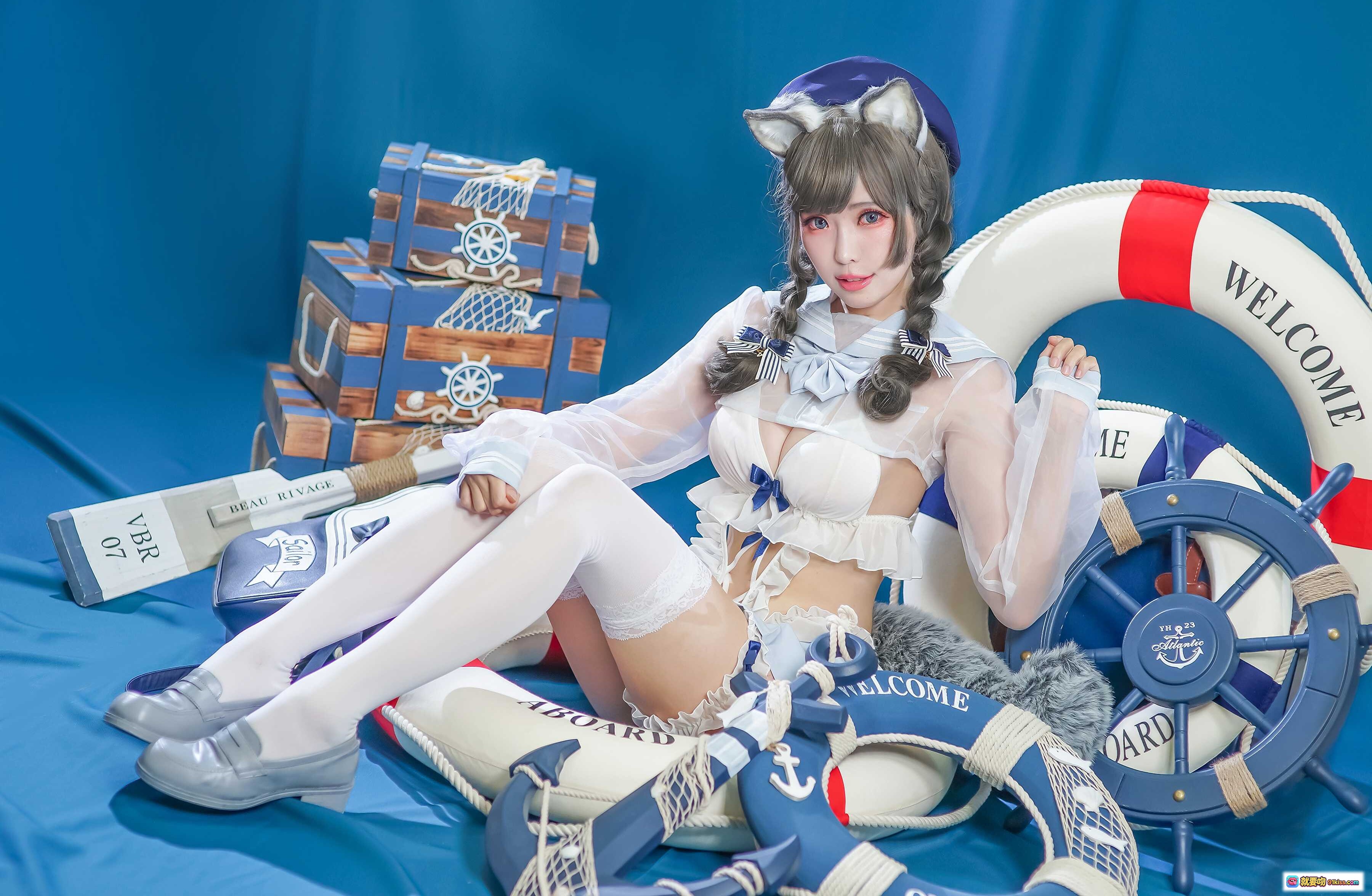 图片[7] - ElyEE子NO.049猫耳女仆装Cosplay写真｜蓝背景少女蹲姿抱猫｜白色透纱制服+双马尾+白丝袜+萌系宠物互动 - 就要吻