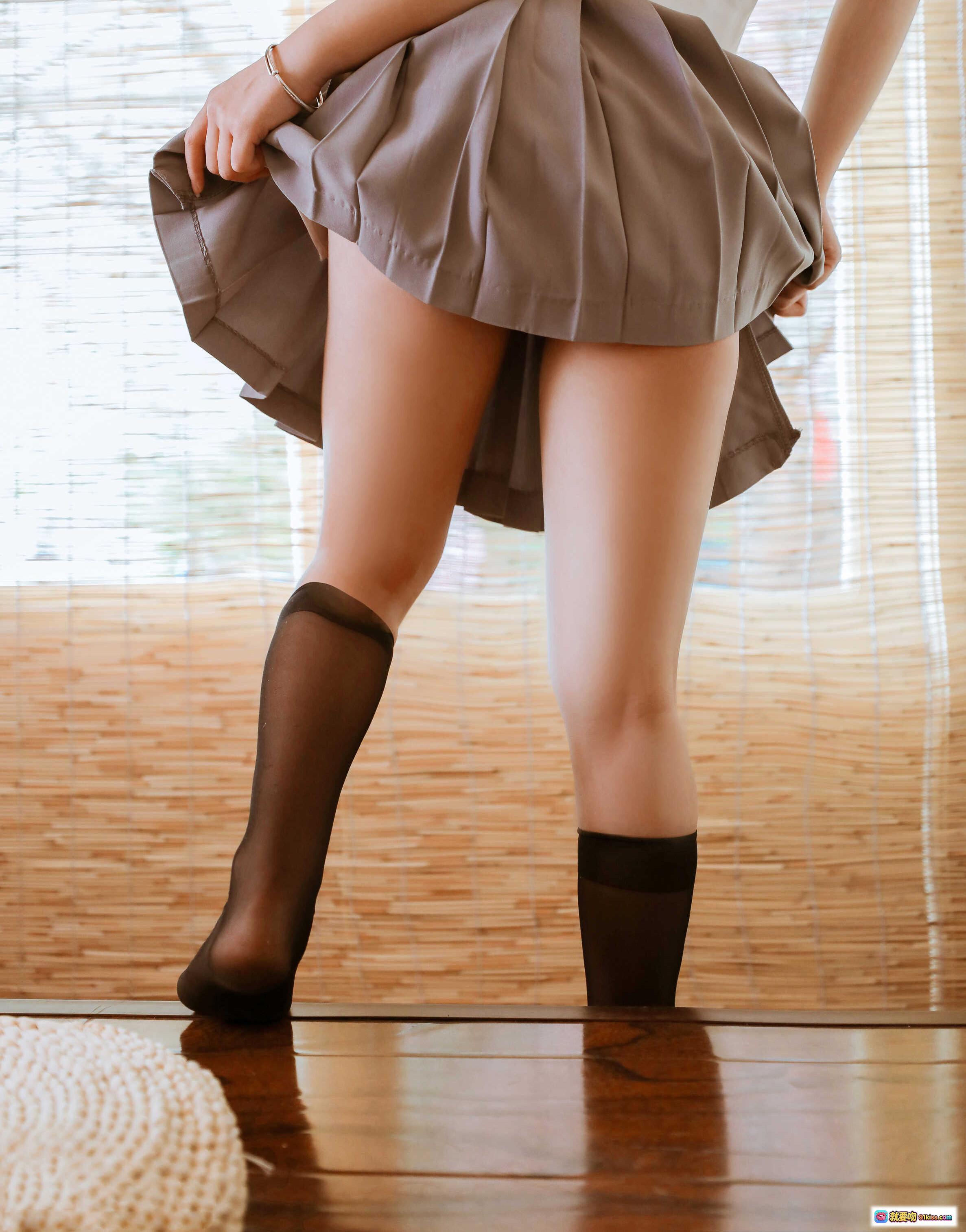 图片[8] - 日奈娇NO.010和风JK制服美腿黑丝袜写真 40P高清图集 木质台阶日系少女风情 - 就要吻