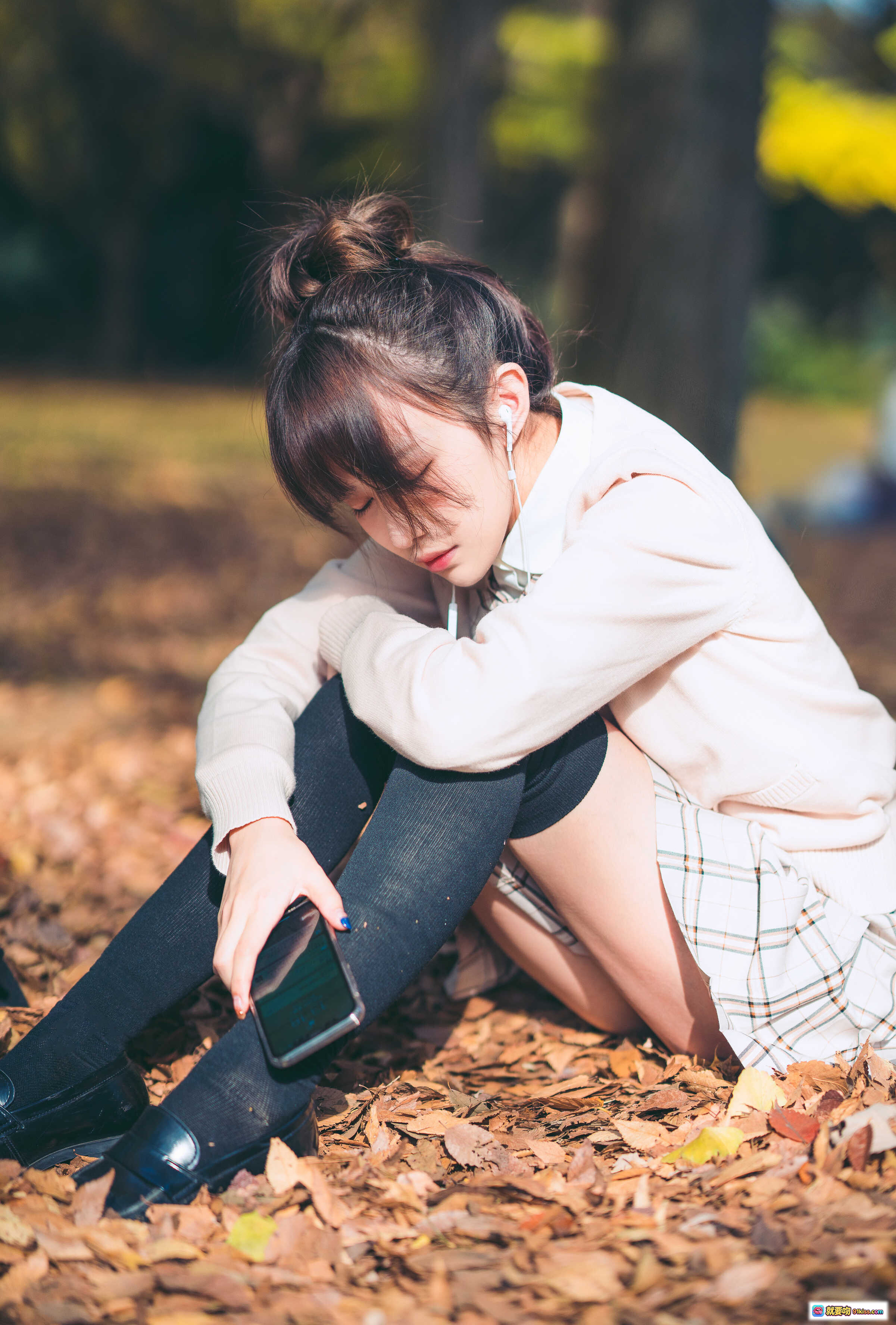 图片[7] - Shika小鹿鹿 NO.079 小鹿日和 绘事空 下册 20P 105MB 红发少女 黑裙露背写真 夕阳逆光人像 柔美日系风格 高清摄影图集 - 就要吻