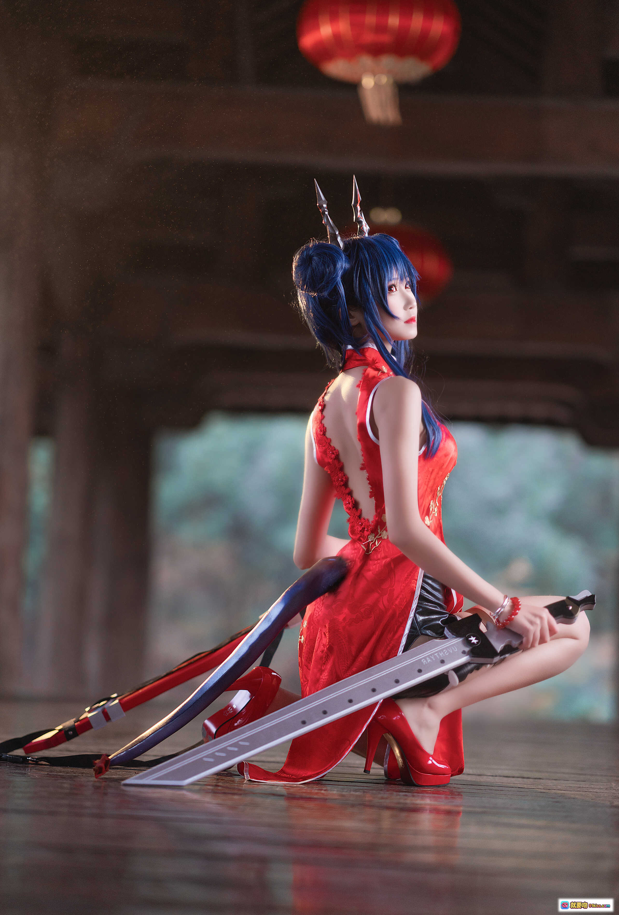 图片[2] - 明日方舟陈旗袍写真 三度69 NO007 红色高跟美腿 木质廊台灯笼背景 12P高清图集 - 就要吻