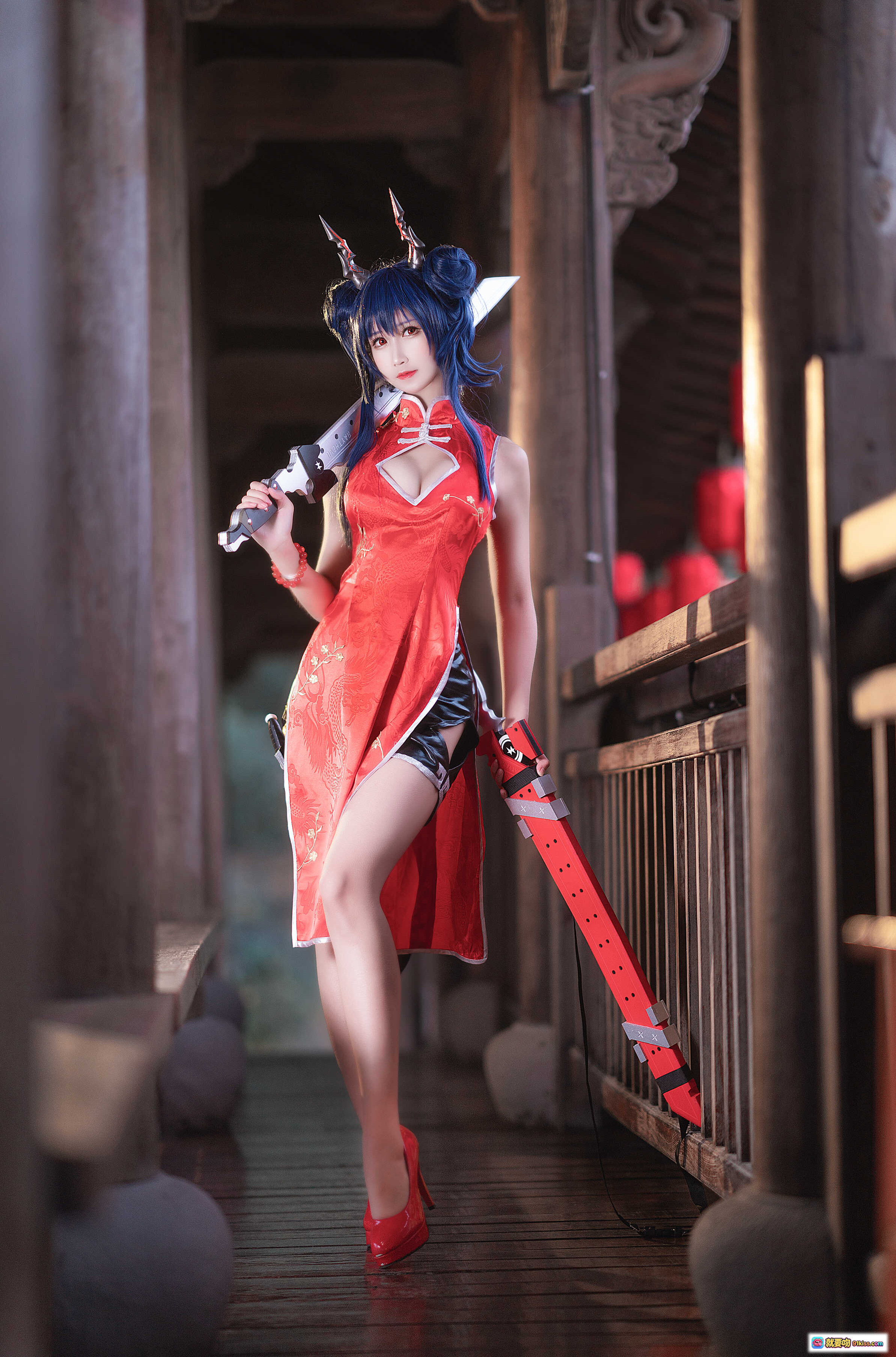 图片[5] - 明日方舟陈旗袍写真 三度69 NO007 红色高跟美腿 木质廊台灯笼背景 12P高清图集 - 就要吻