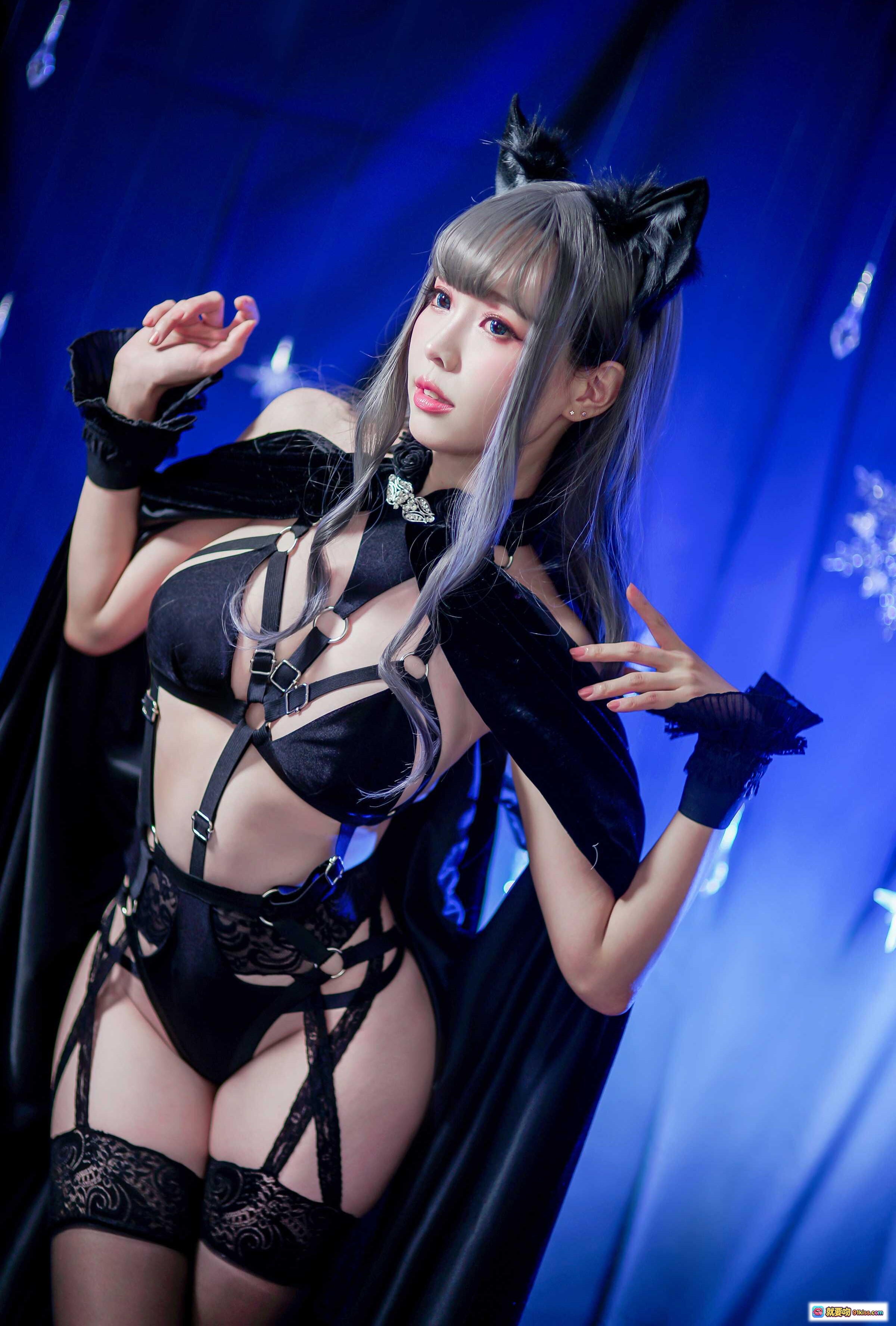 图片[5] - ElyEE子 NO.051 黑色猫耳女巫装 Cosplay 写真 美腿蕾丝吊带 蓝幕雪花背景 优雅性感姿势 - 就要吻
