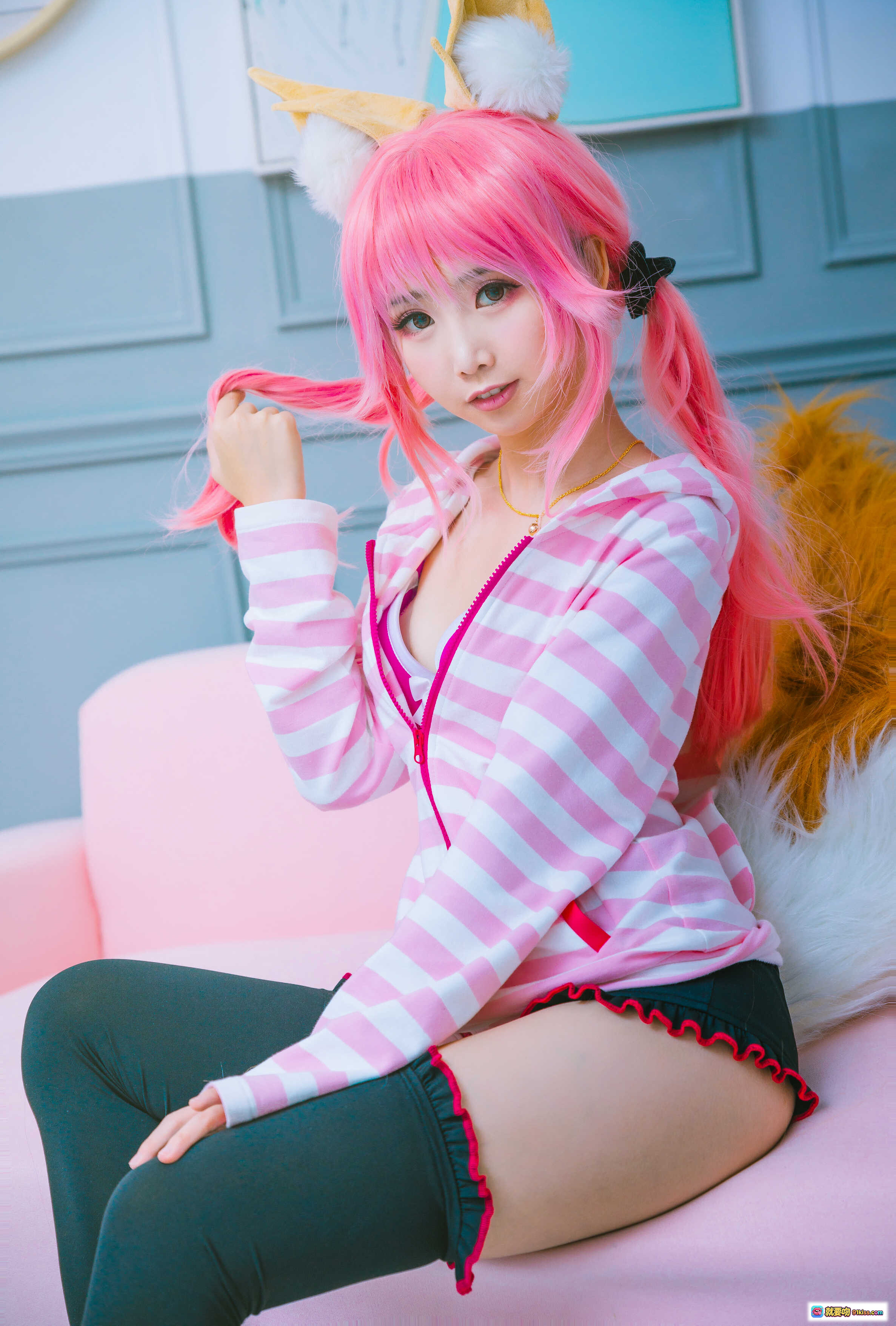 图片[7] - 面饼仙儿NO.037玉藻前日常Cosplay粉发狐耳少女粉白条纹上衣黑袜写真16P - 就要吻