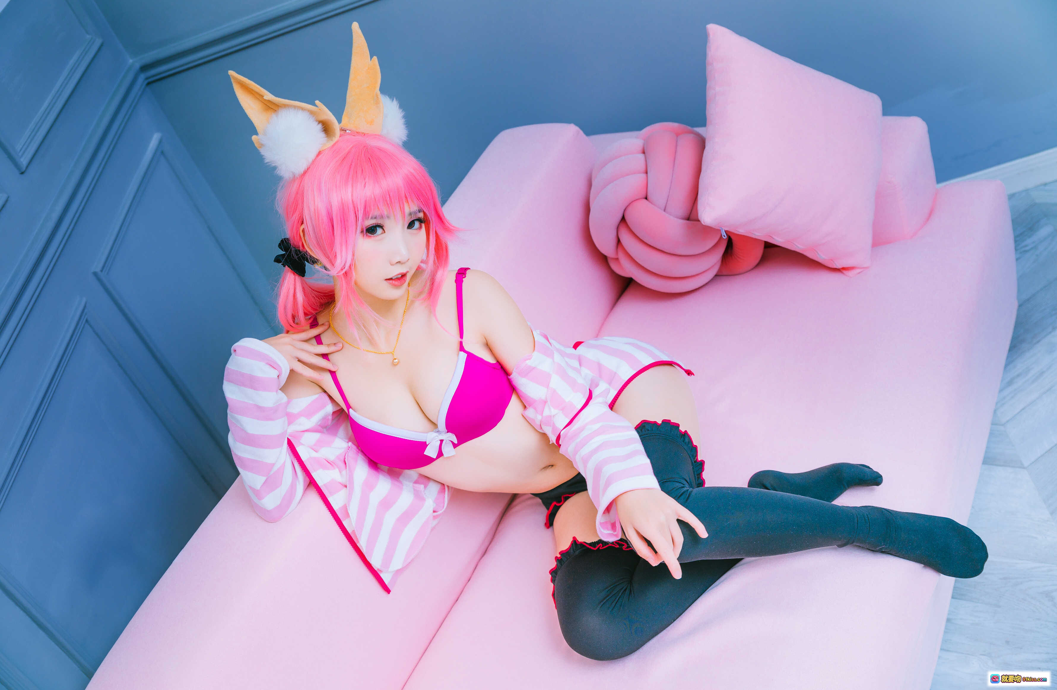 图片[3] - 面饼仙儿NO.037玉藻前日常Cosplay粉发狐耳少女粉白条纹上衣黑袜写真16P - 就要吻