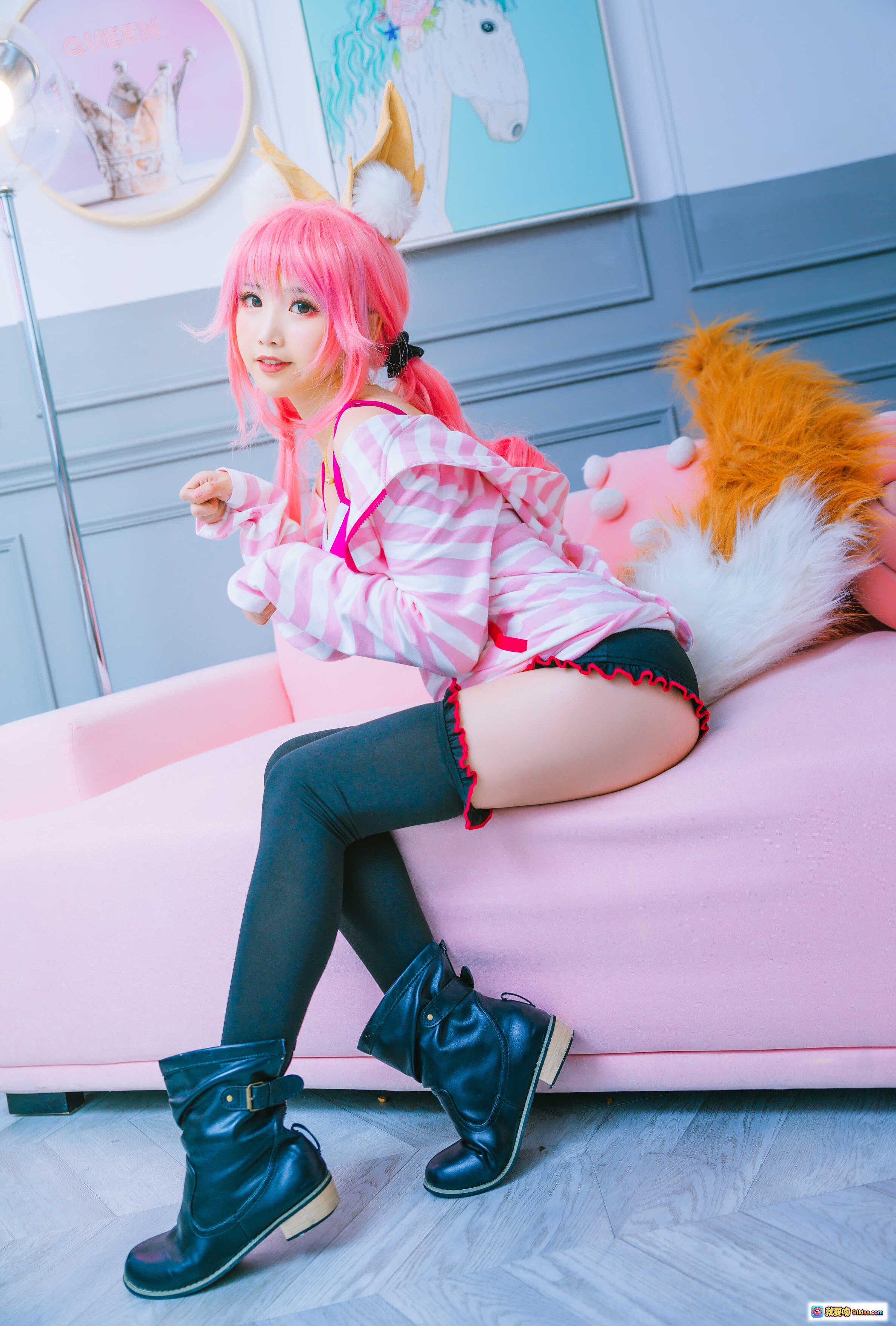 图片[4] - 面饼仙儿NO.037玉藻前日常Cosplay粉发狐耳少女粉白条纹上衣黑袜写真16P - 就要吻