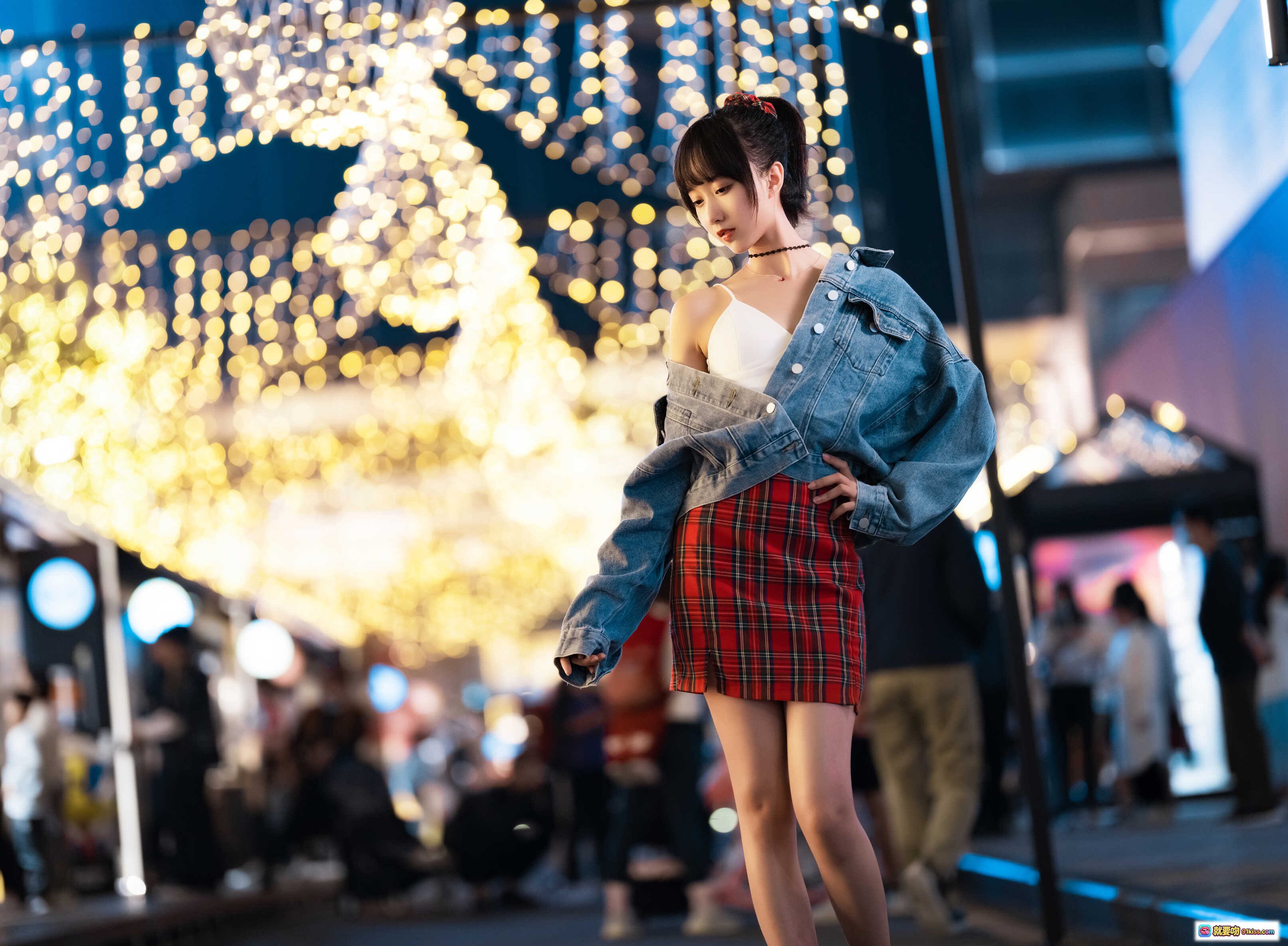 图片[4] - 都市夜恋少女背影写真｜牛仔外套红格裙｜霓虹灯海氛围感｜木绵绵OwO NO.064 26P高清图集 - 就要吻