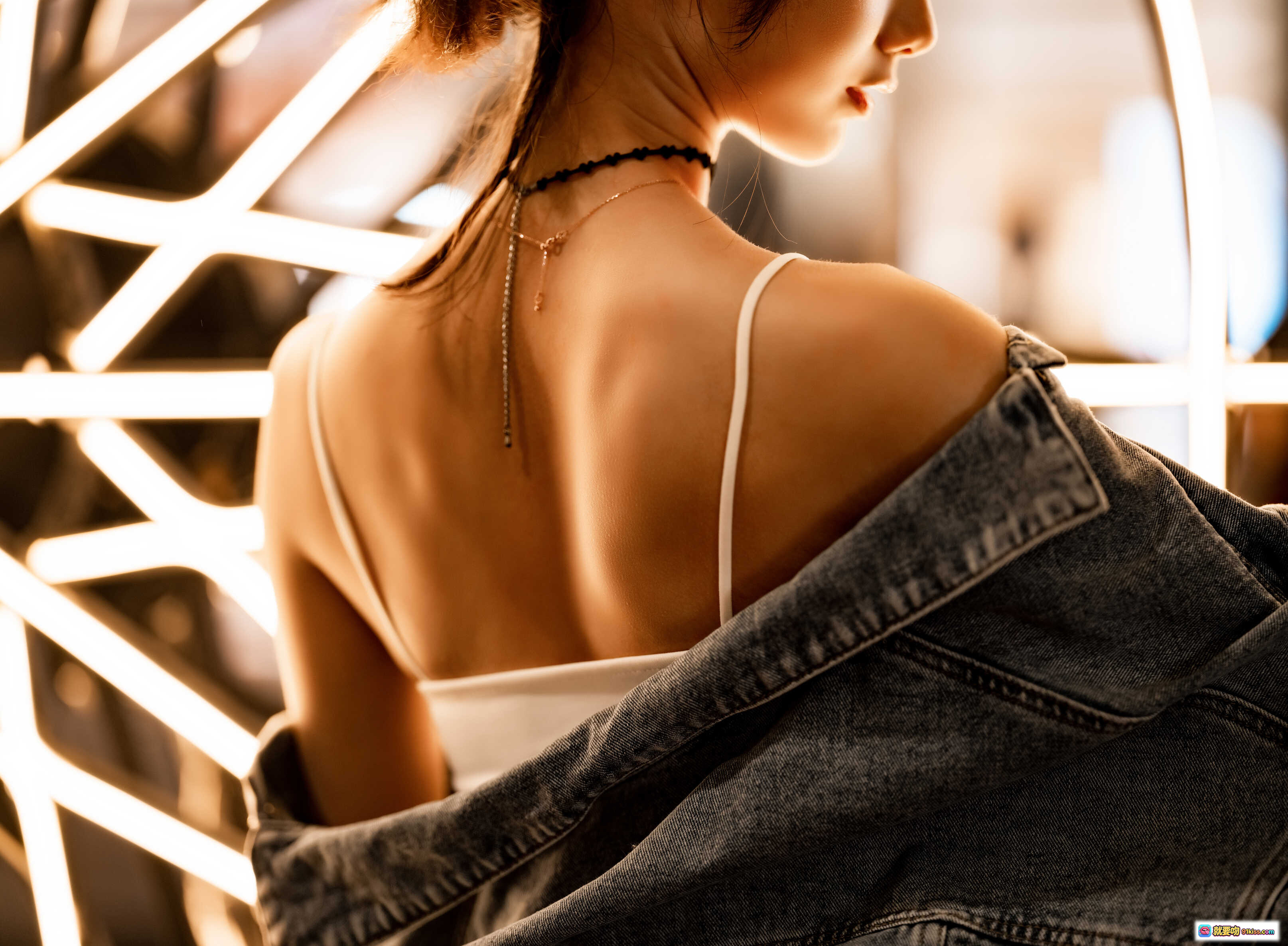 图片[2] - 都市夜恋少女背影写真｜牛仔外套红格裙｜霓虹灯海氛围感｜木绵绵OwO NO.064 26P高清图集 - 就要吻