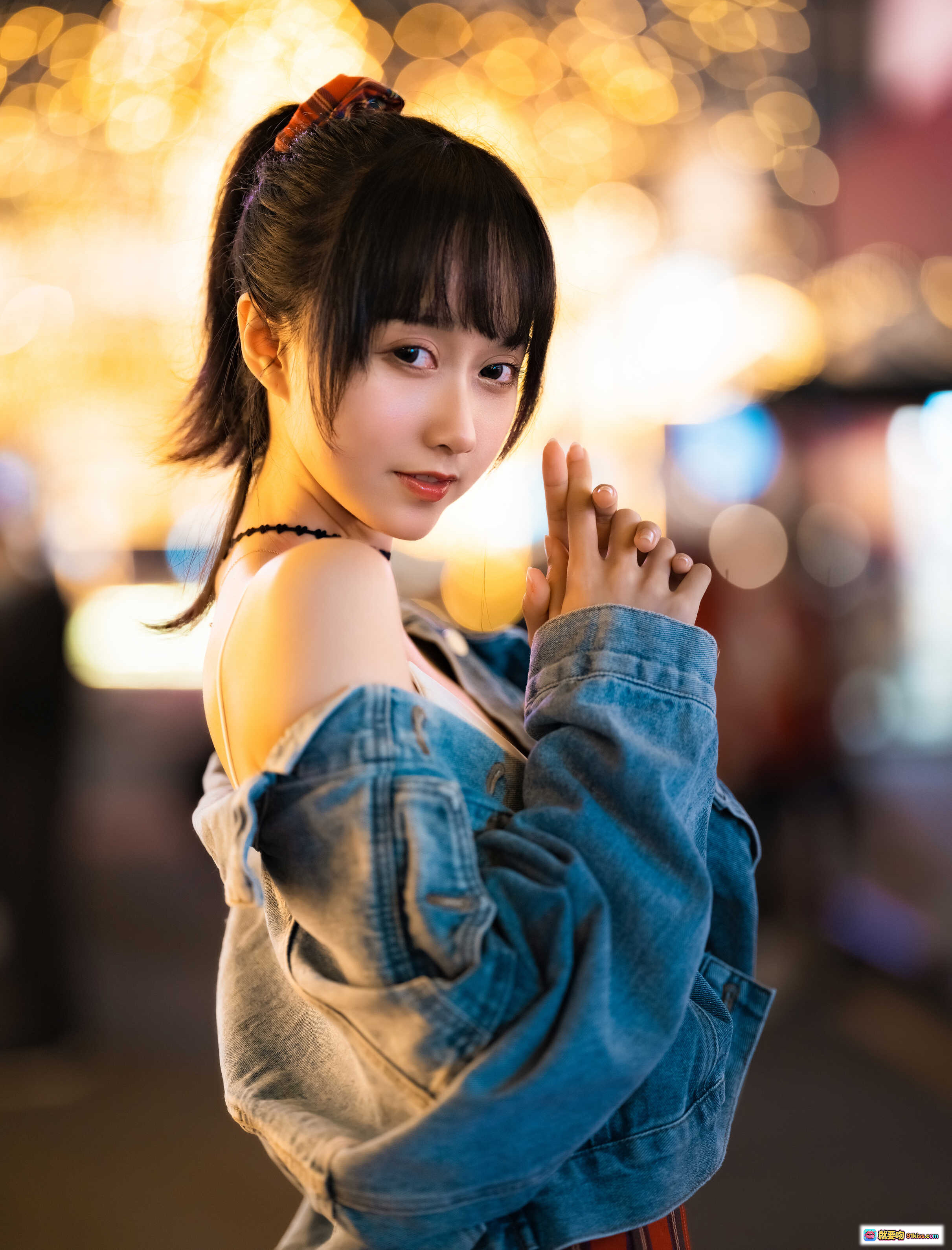 图片[9] - 都市夜恋少女背影写真｜牛仔外套红格裙｜霓虹灯海氛围感｜木绵绵OwO NO.064 26P高清图集 - 就要吻