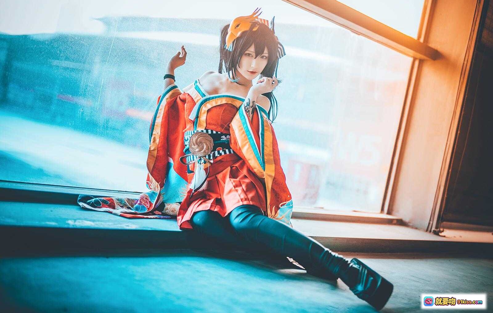 图片[1] - 铁板烧鬼舞w NO.026 漫展大凤 Cosplay 精美和风造型 窗边坐姿写真 24P高清图集 - 就要吻