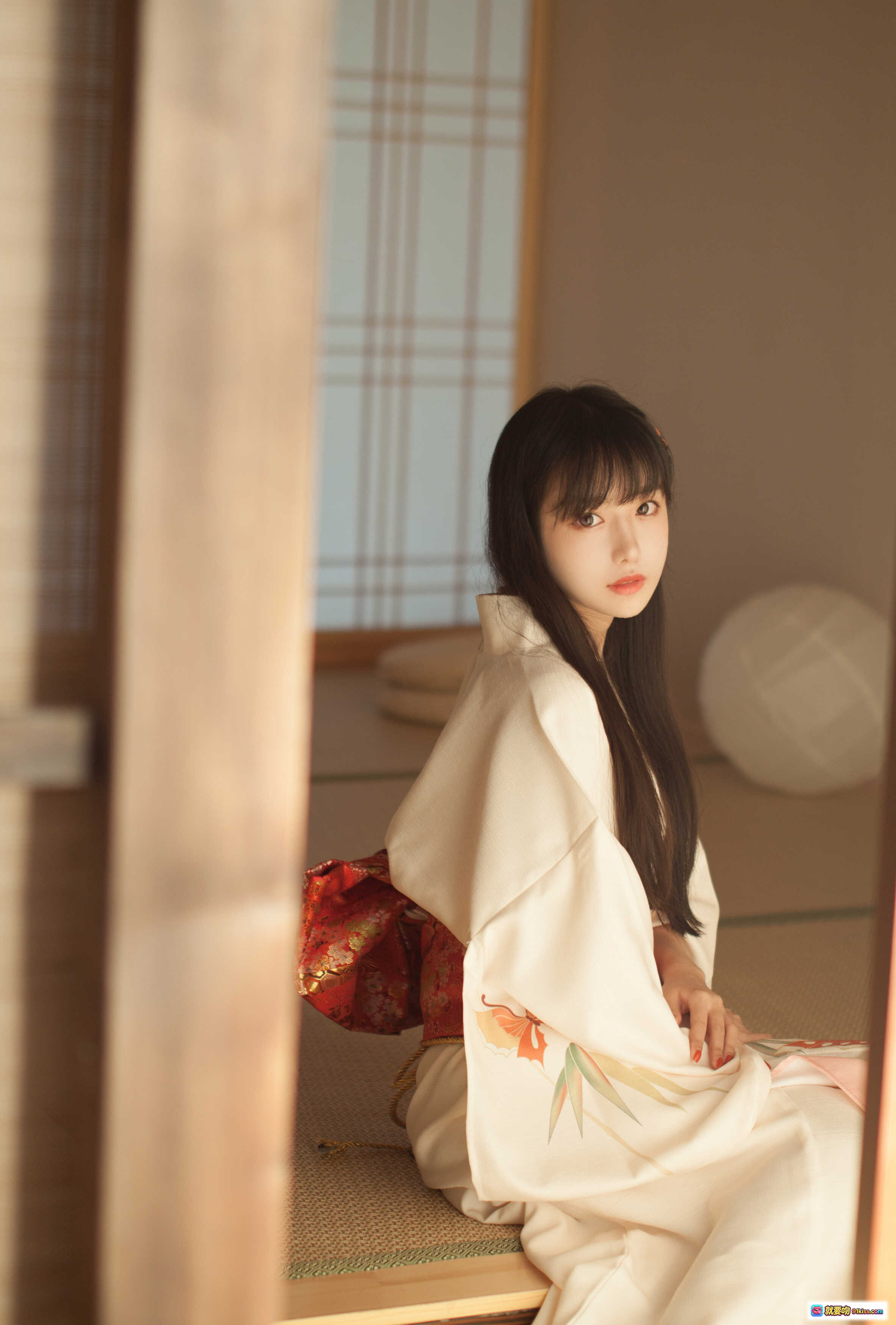 图片[5] - Shika小鹿鹿NO.011和服写真 | 日式传统白底红腰带和服少女 | 日本庭院背景 | 精致发饰与温柔气质 | 19P高清图集 - 就要吻