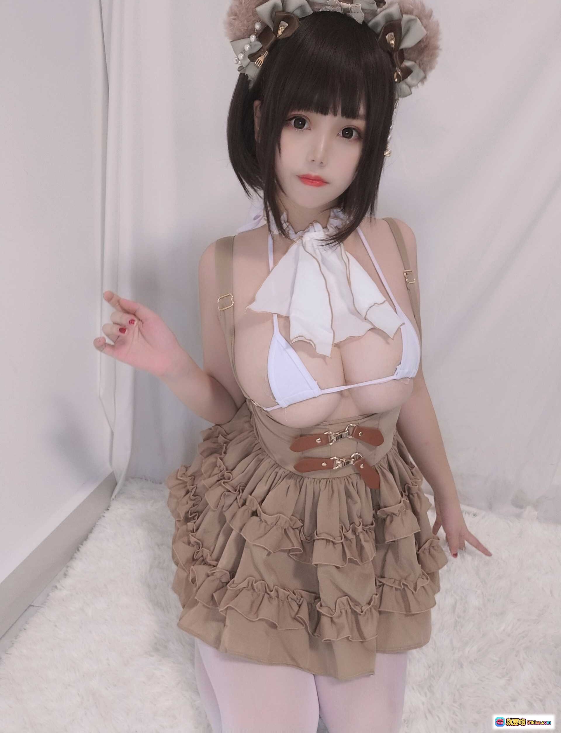 图片[10] - 蜜汁猫裘NO.060小熊Cosplay写真｜可爱女仆装+蓬松短发+珍珠发饰+白色丝袜+甜美表情 - 就要吻