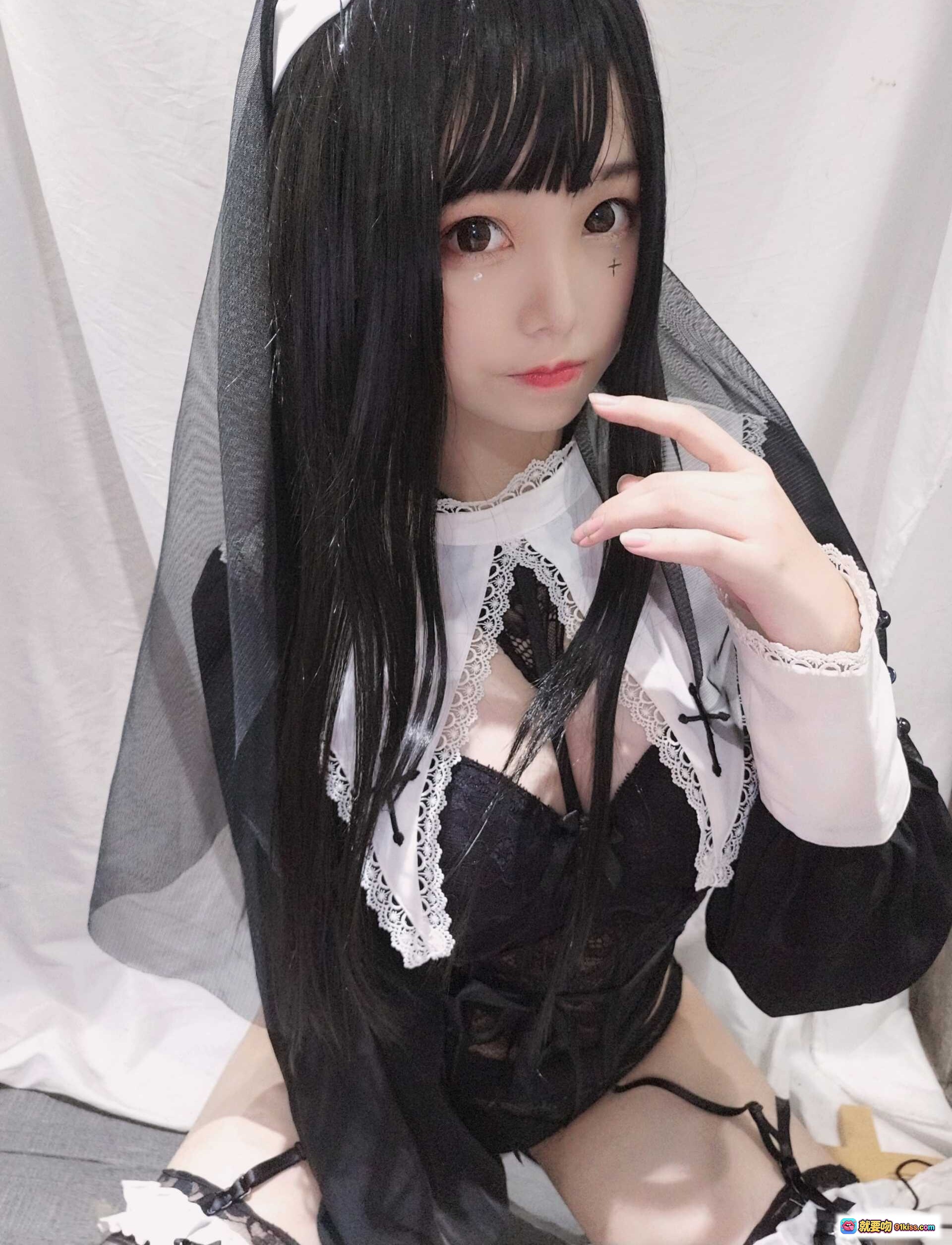 图片[3] - 蜜汁猫裘NO.006修女cosplay黑发蕾丝圣衣手持十字架性感写真25P高清图集 - 就要吻