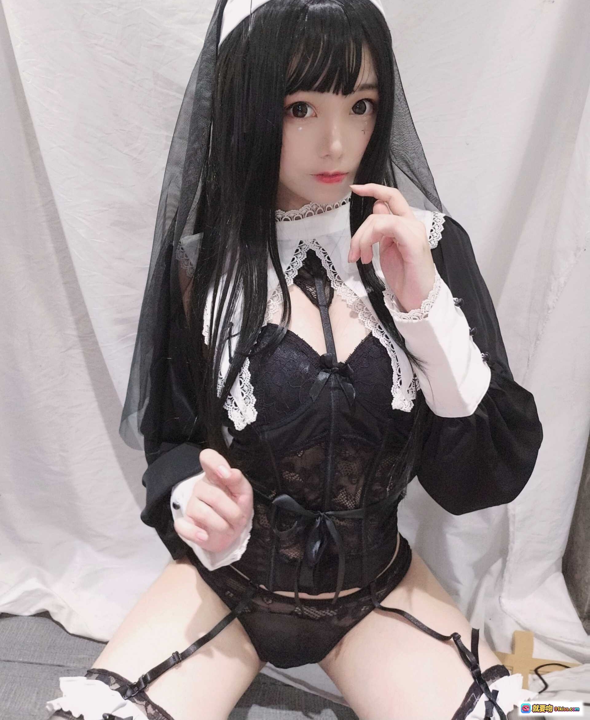 图片[10] - 蜜汁猫裘NO.006修女cosplay黑发蕾丝圣衣手持十字架性感写真25P高清图集 - 就要吻