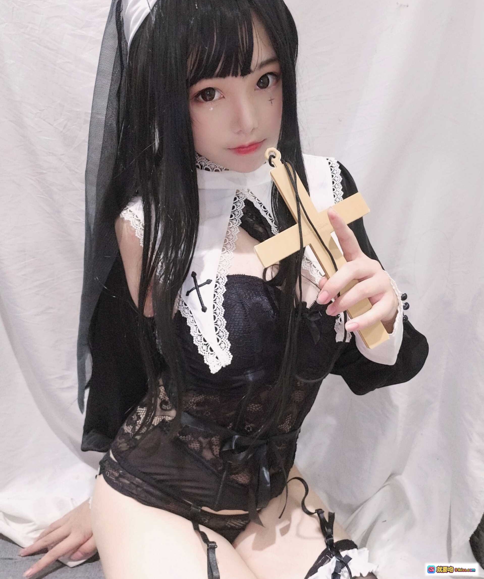 图片[6] - 蜜汁猫裘NO.006修女cosplay黑发蕾丝圣衣手持十字架性感写真25P高清图集 - 就要吻