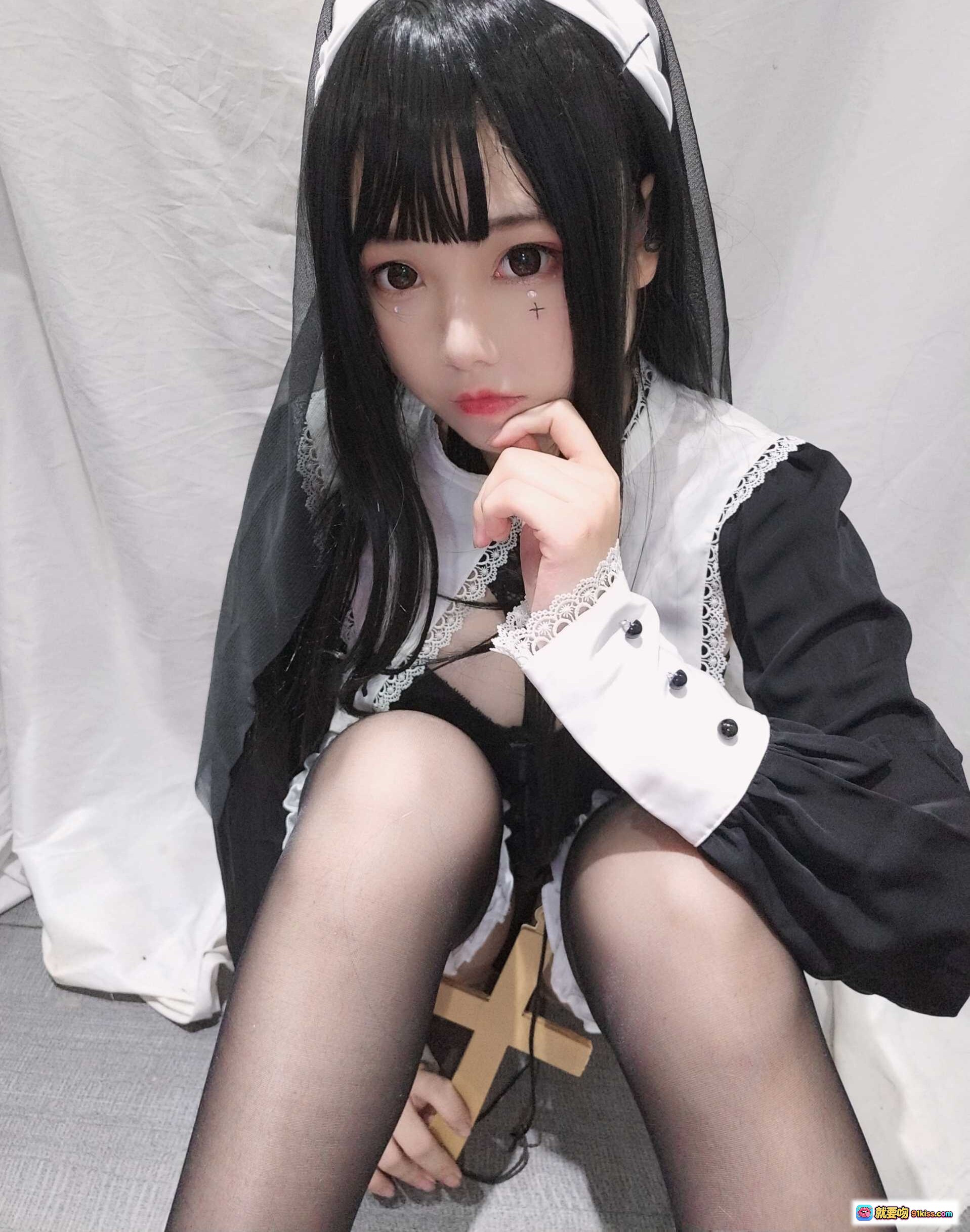 图片[5] - 蜜汁猫裘NO.006修女cosplay黑发蕾丝圣衣手持十字架性感写真25P高清图集 - 就要吻