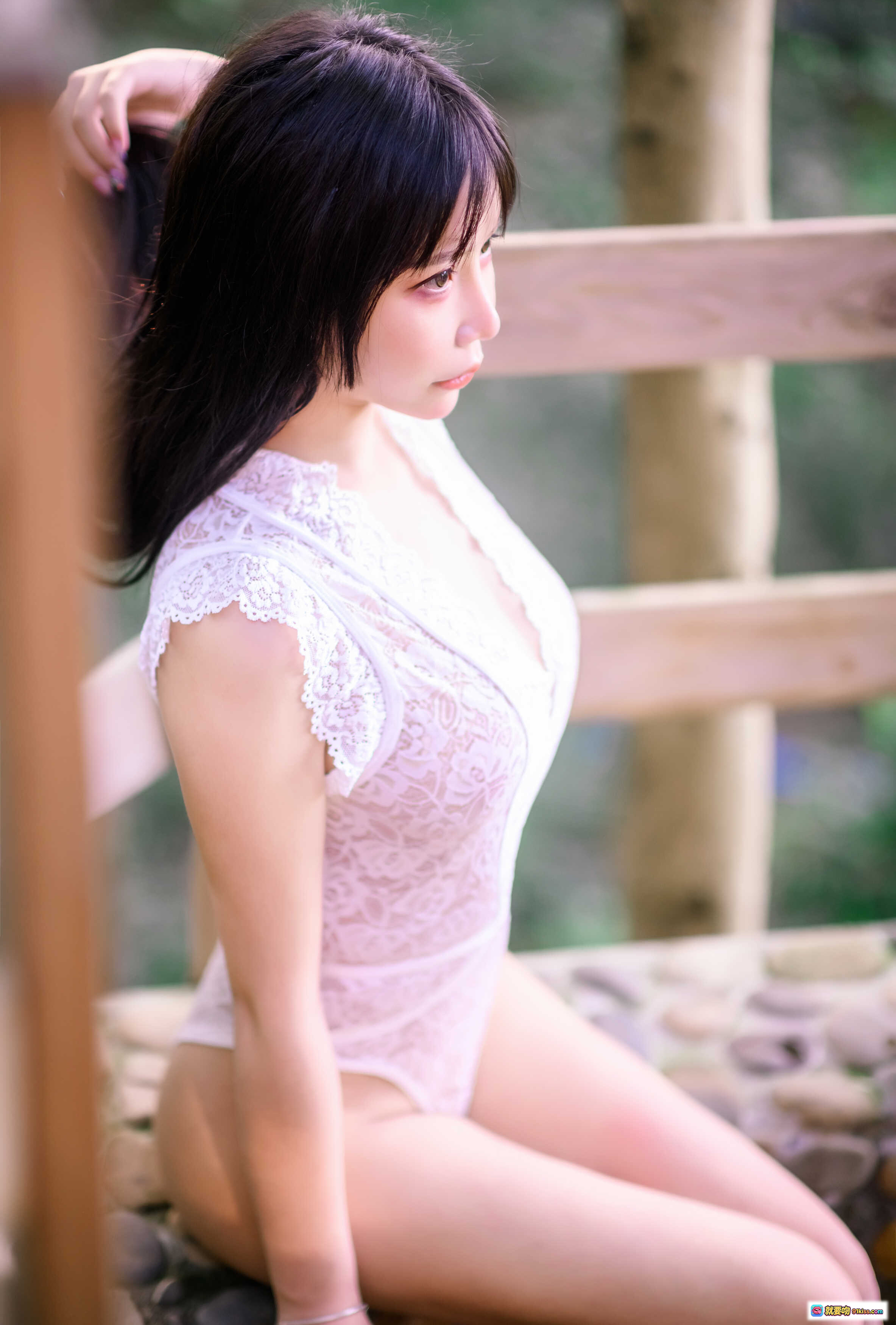 图片[4] - 抱走莫子A NO.026写真本80P1.3G 白色蕾丝连体衣 木质背景自然光性感私房摄影 - 就要吻