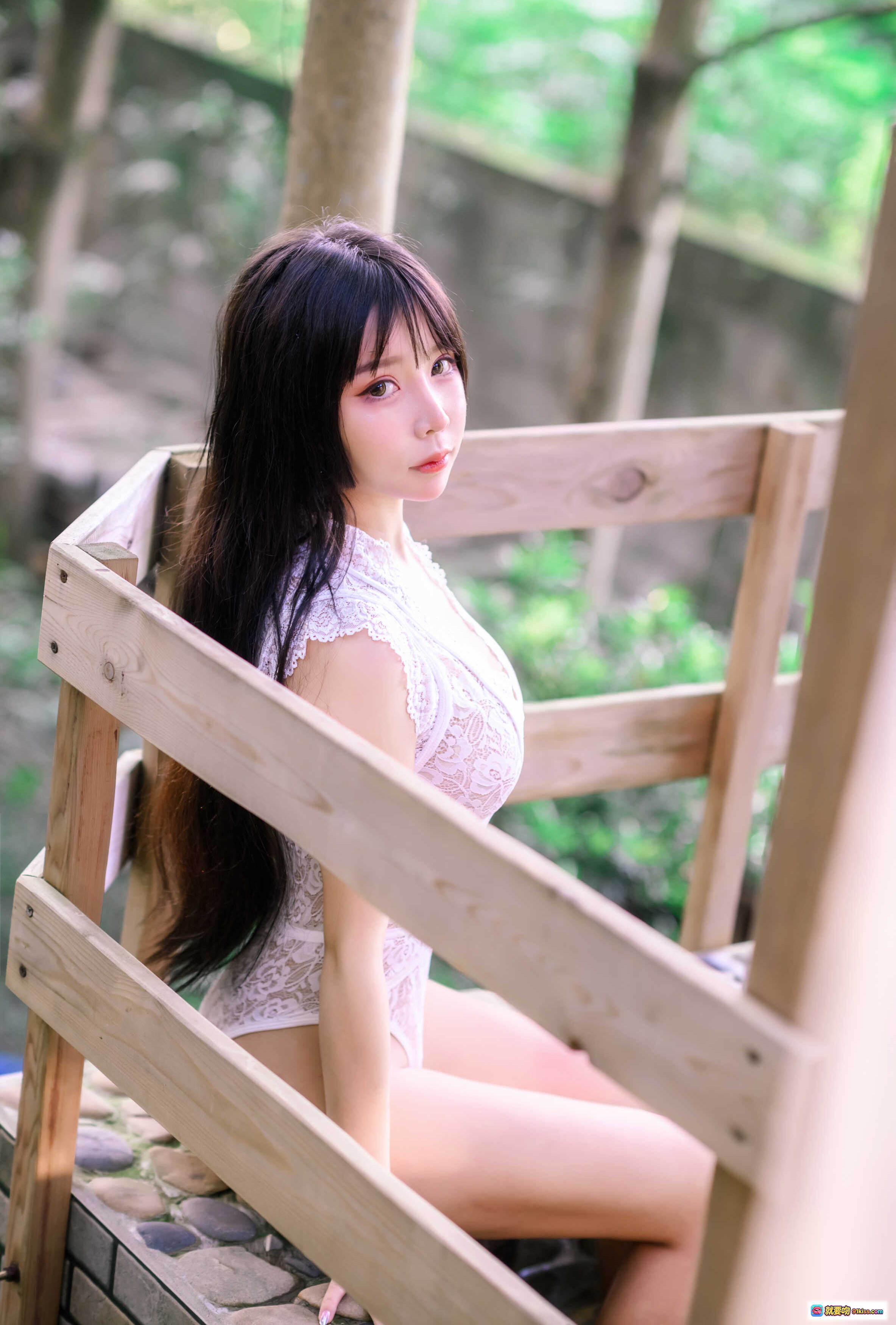 图片[2] - 抱走莫子A NO.026写真本80P1.3G 白色蕾丝连体衣 木质背景自然光性感私房摄影 - 就要吻
