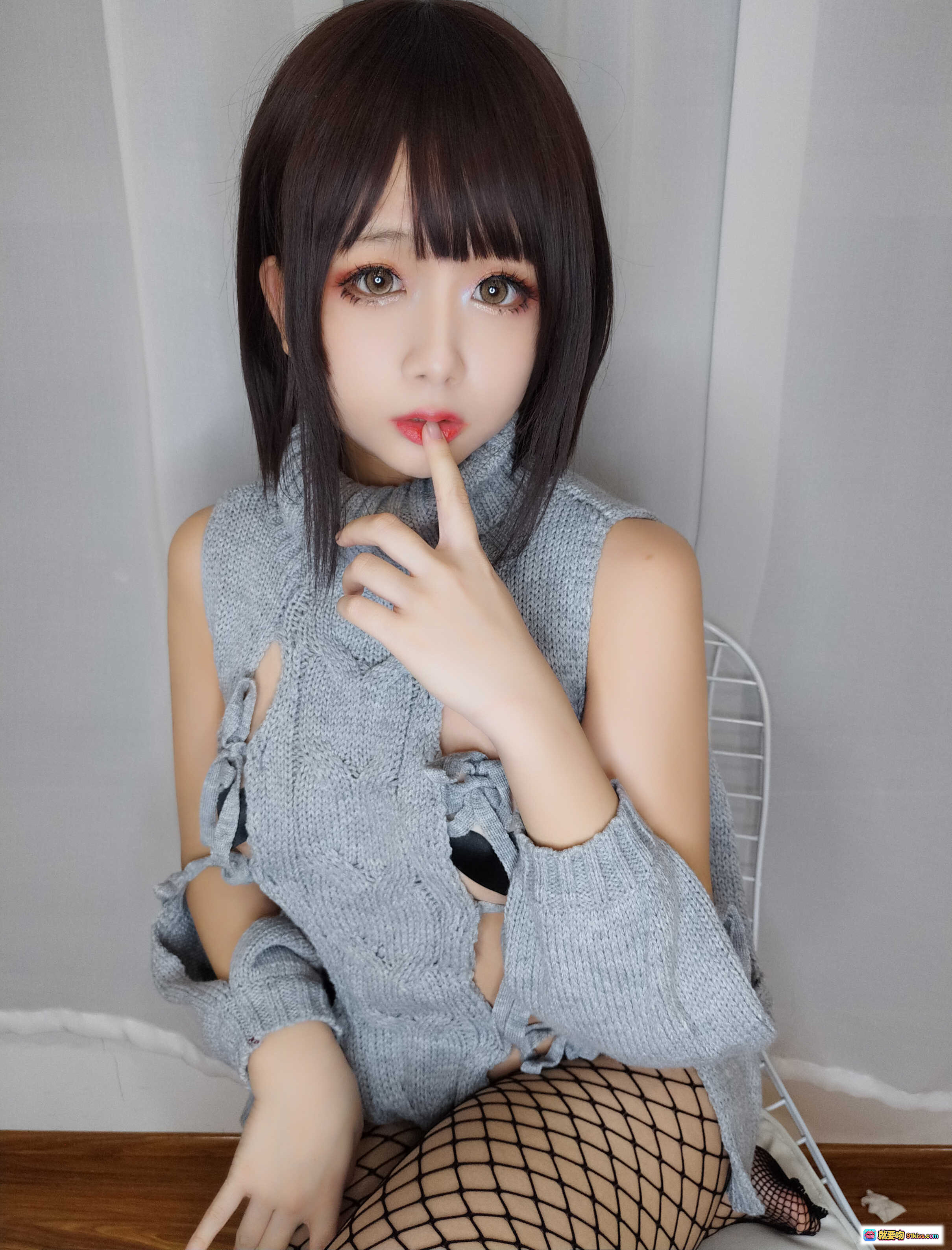 图片[5] - 日奈娇NO.016毛衣写真36P170MB 灰色高领无袖针织衫+黑色渔网袜+齐刘海短发少女风私房美图 - 就要吻