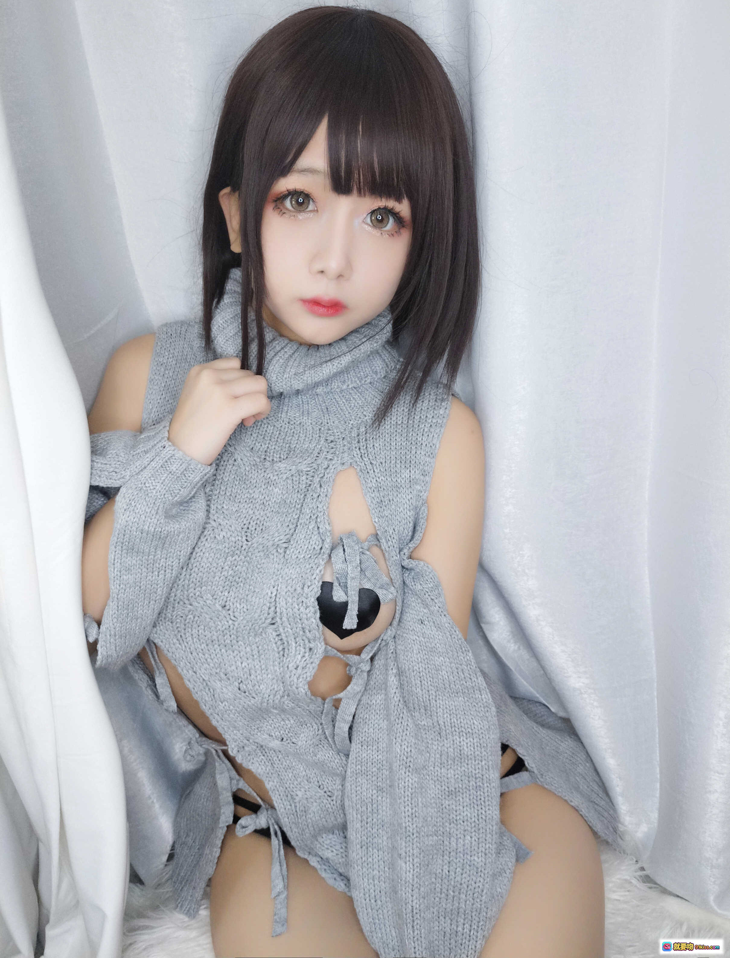 图片[9] - 日奈娇NO.016毛衣写真36P170MB 灰色高领无袖针织衫+黑色渔网袜+齐刘海短发少女风私房美图 - 就要吻