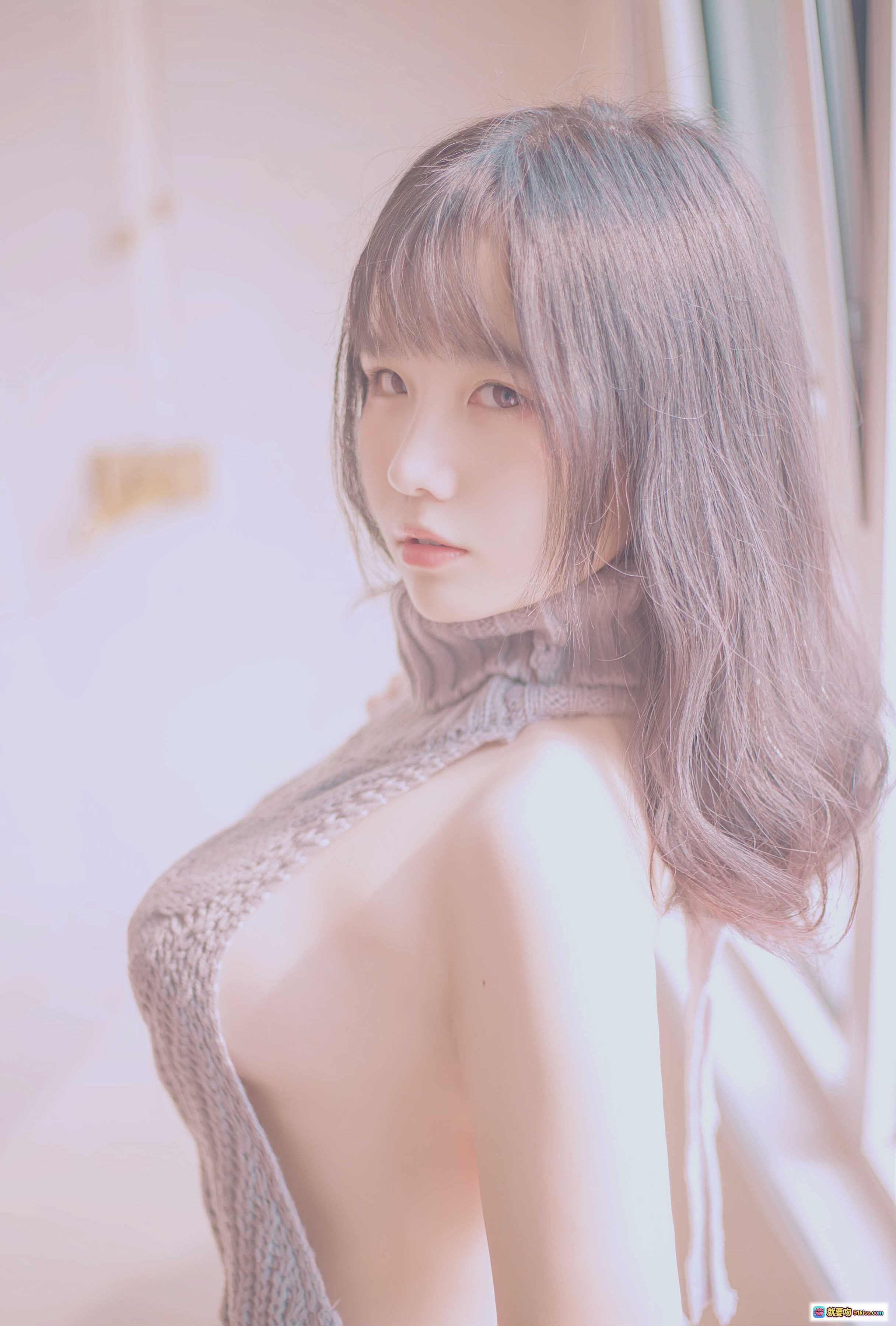 图片[8] - 阿半露背毛衣写真NO.001｜温柔针织高领设计｜28P高清图集｜甜美少女风穿搭｜私房摄影风格 - 就要吻