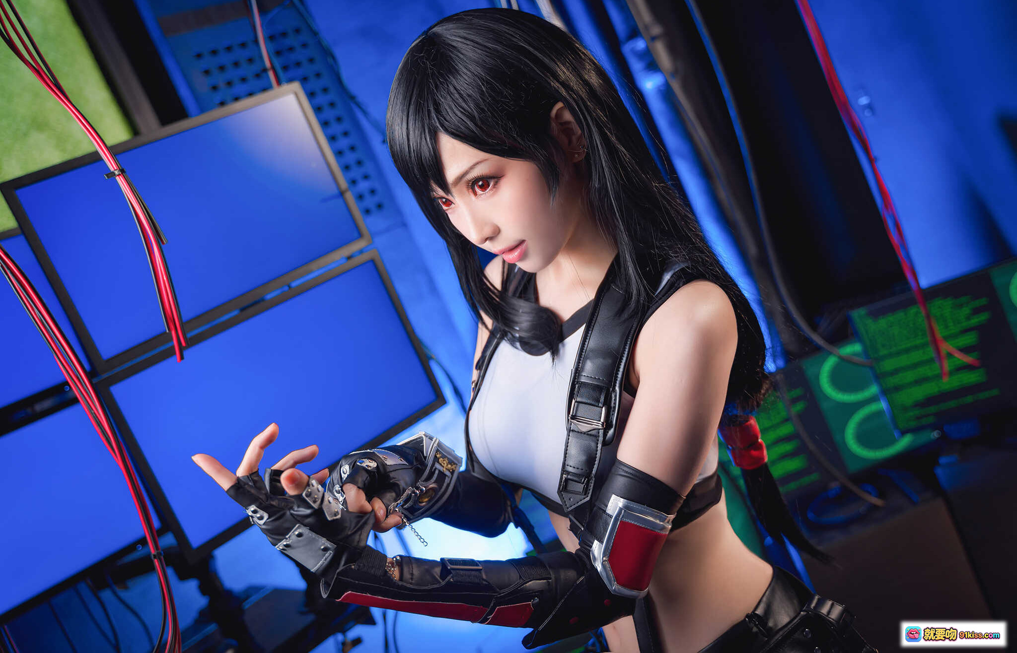 图片[5] - ElyEE子NO.067蒂法写真 cosplay黑长直少女 机房蓝光绿屏背景 红靴黑袜皮装造型 74P高清图集 - 就要吻