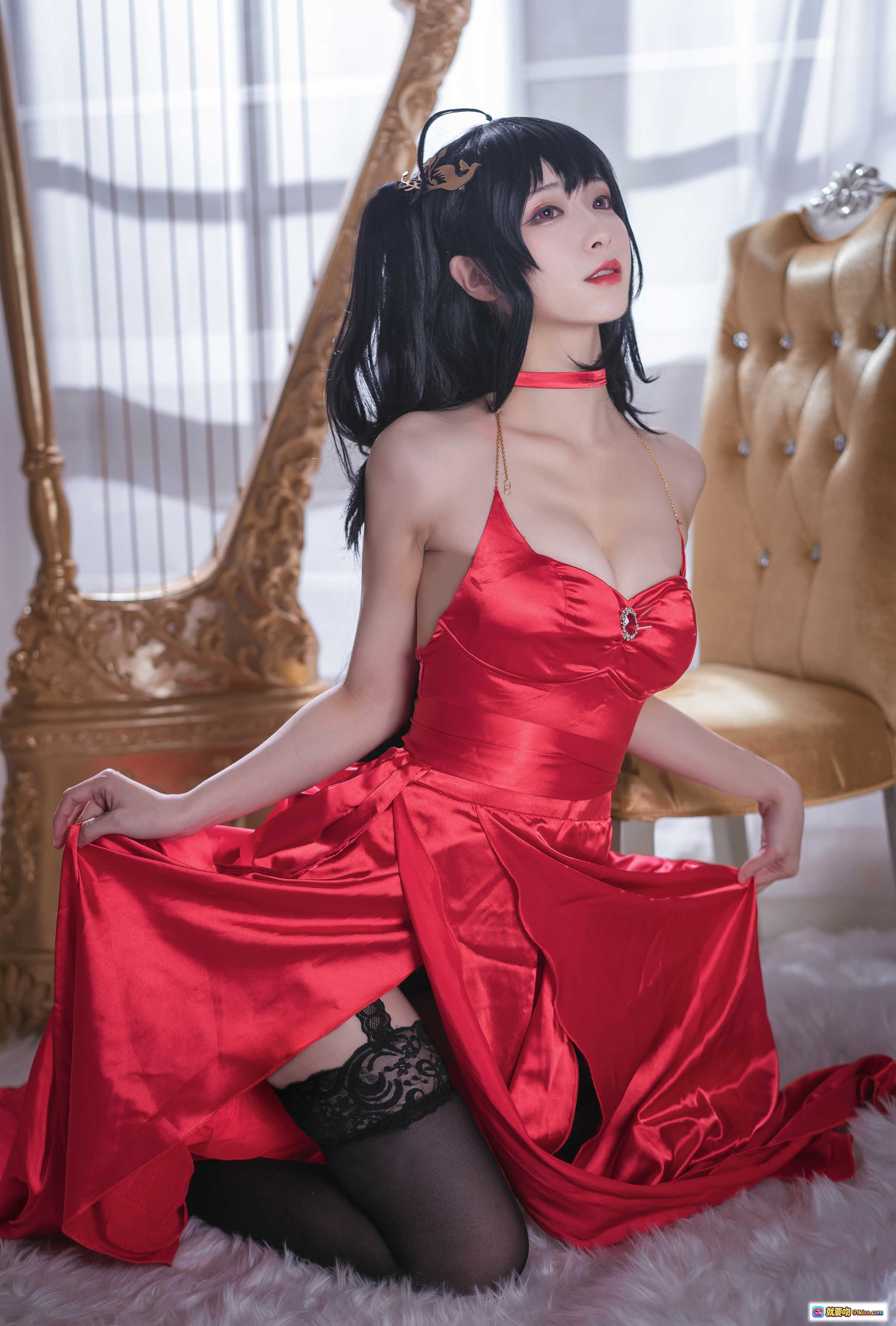 图片[2] - 铁板烧鬼舞w NO.032 毒苹果 Cosplay 红裙黑丝性感写真 26P高清图集 优雅古典室内场景 金色竖琴背景 女神姿态美拍 - 就要吻