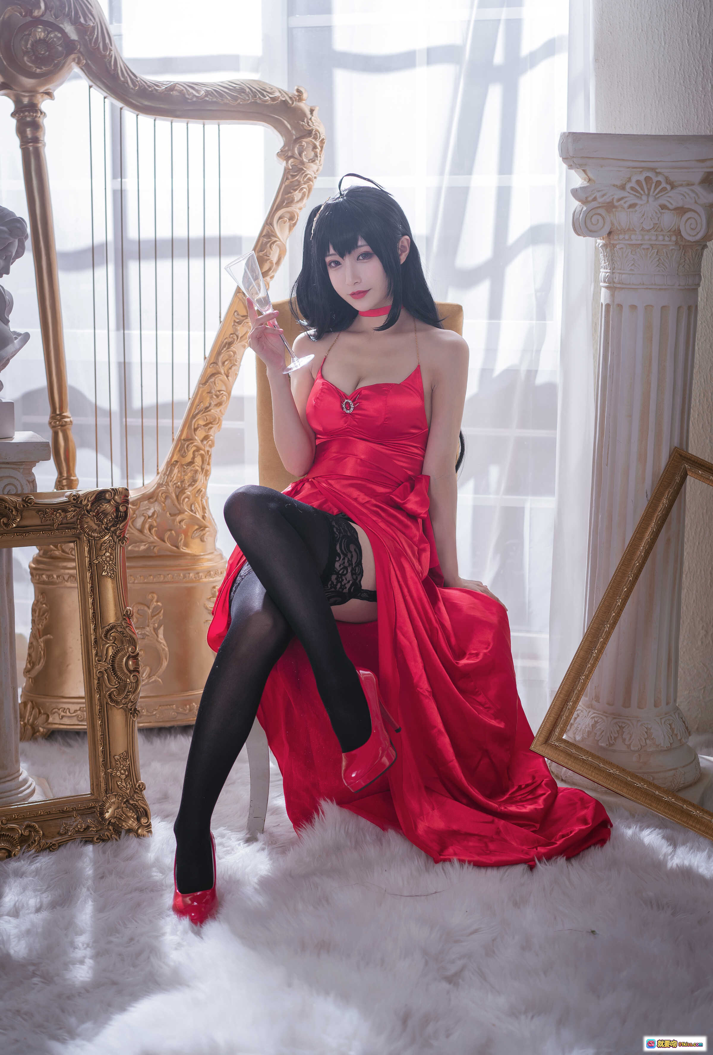 图片[8] - 铁板烧鬼舞w NO.032 毒苹果 Cosplay 红裙黑丝性感写真 26P高清图集 优雅古典室内场景 金色竖琴背景 女神姿态美拍 - 就要吻