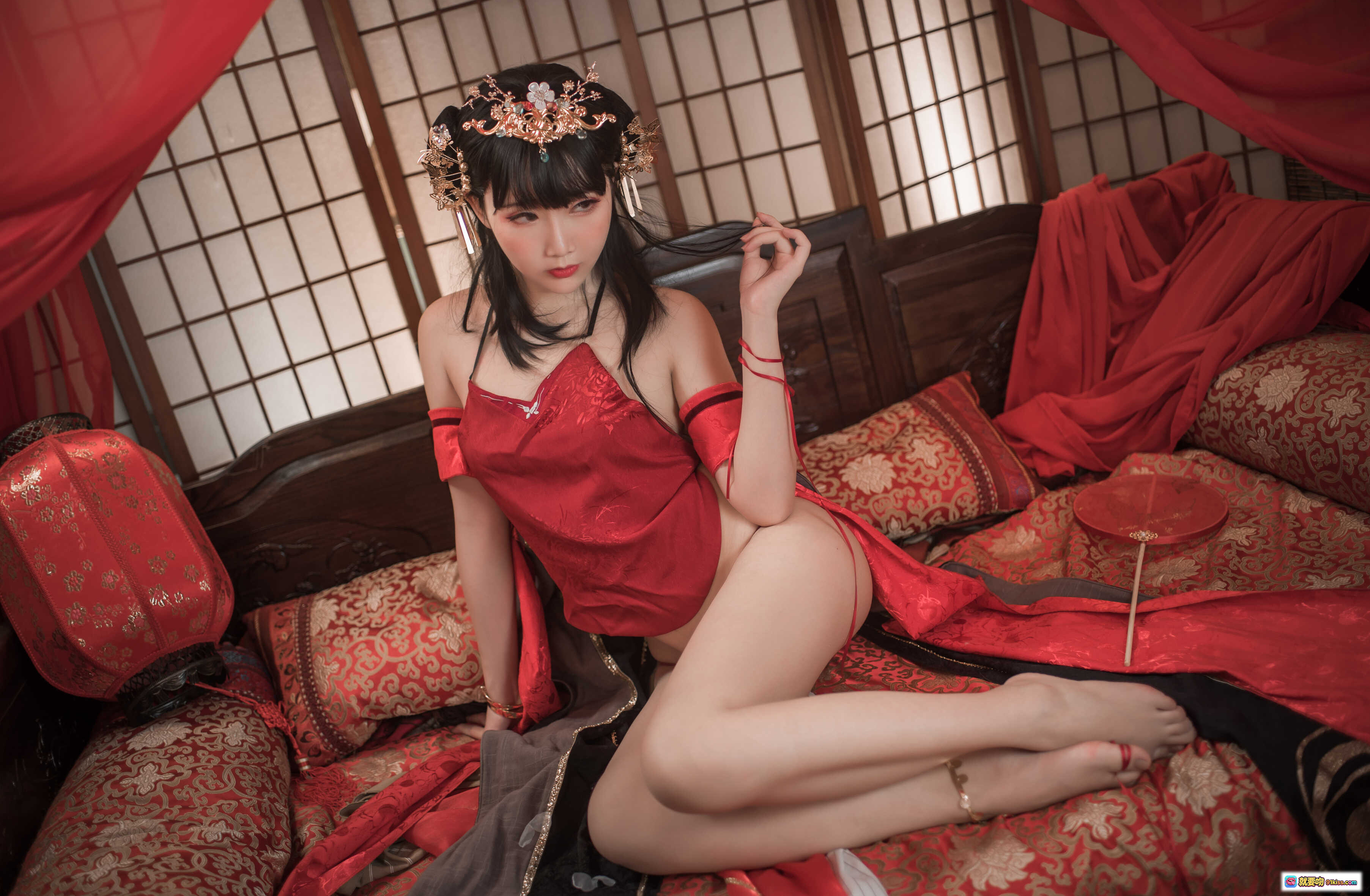 图片[9] - 面饼仙儿NO.078逸仙古风红装写真 40P高清美图 传统中式床榻场景 手持团扇花冠造型 东方古典美人摄影集 - 就要吻