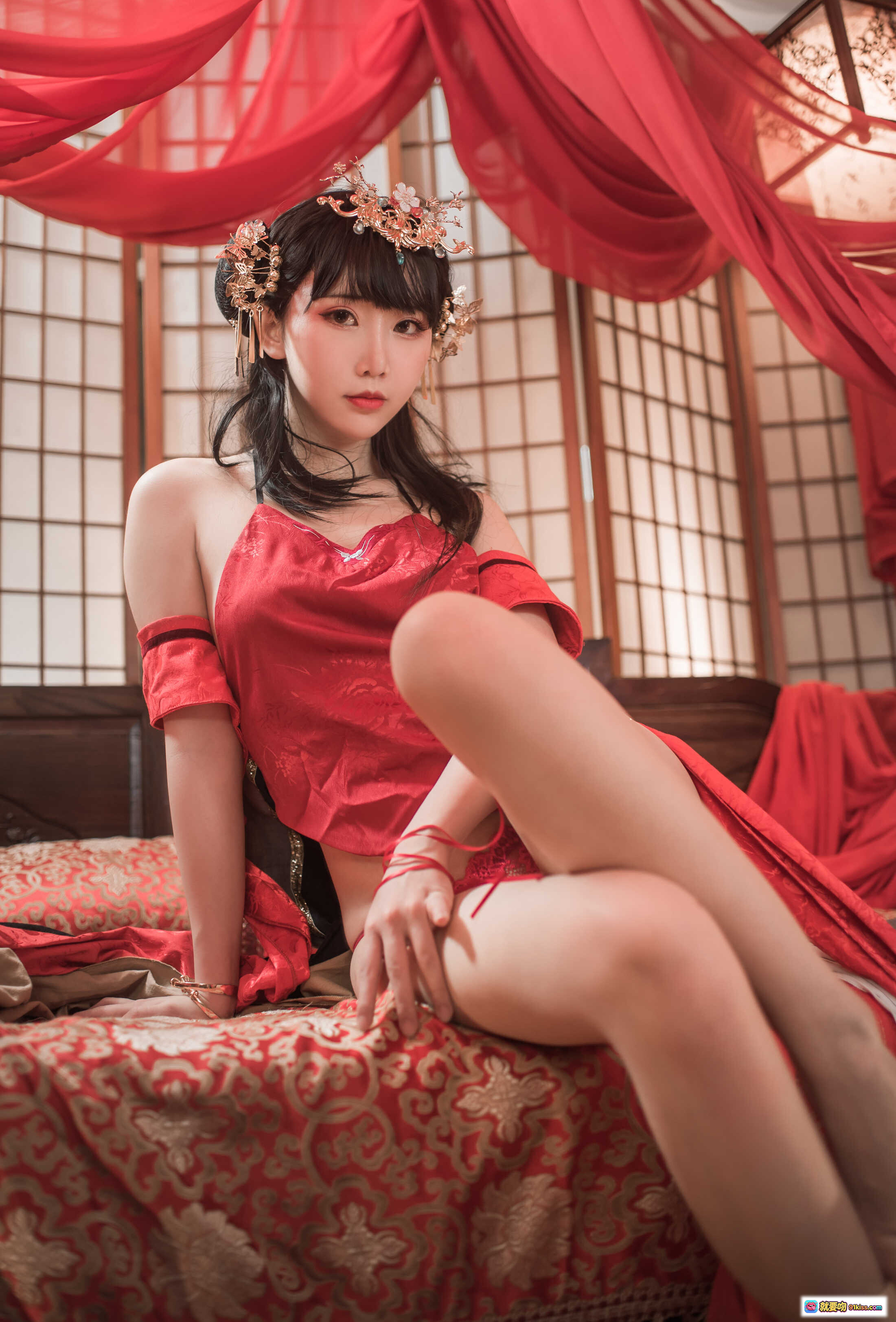 图片[6] - 面饼仙儿NO.078逸仙古风红装写真 40P高清美图 传统中式床榻场景 手持团扇花冠造型 东方古典美人摄影集 - 就要吻