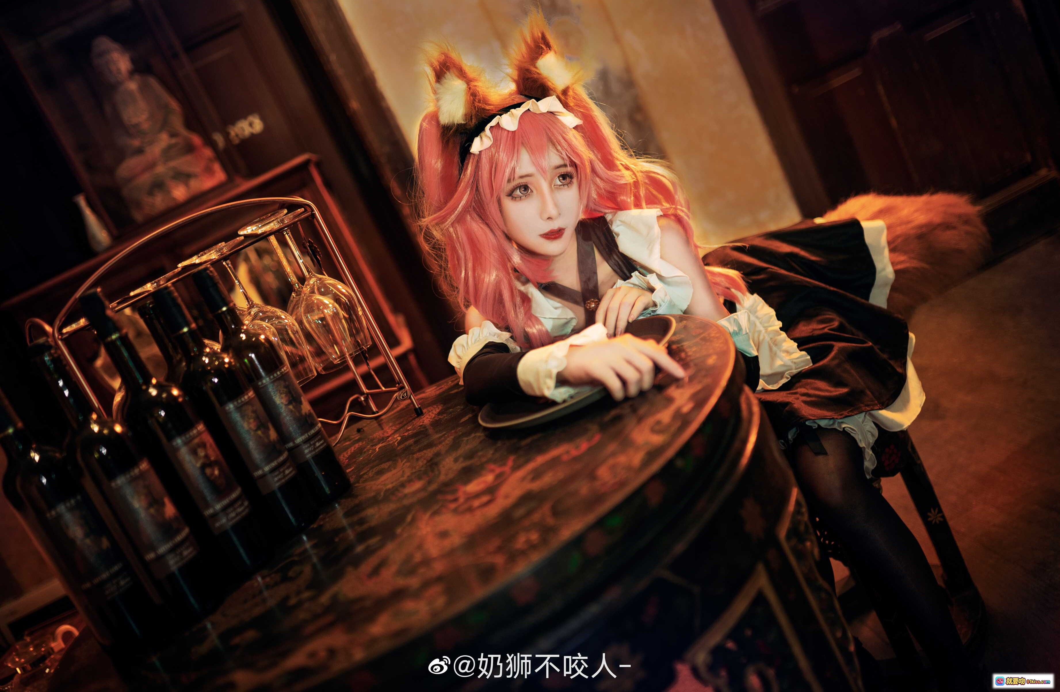 图片[5] - 奶狮不咬人cos玉藻前女仆装粉发狐耳黑丝美腿楼梯写真NO.007 - 就要吻