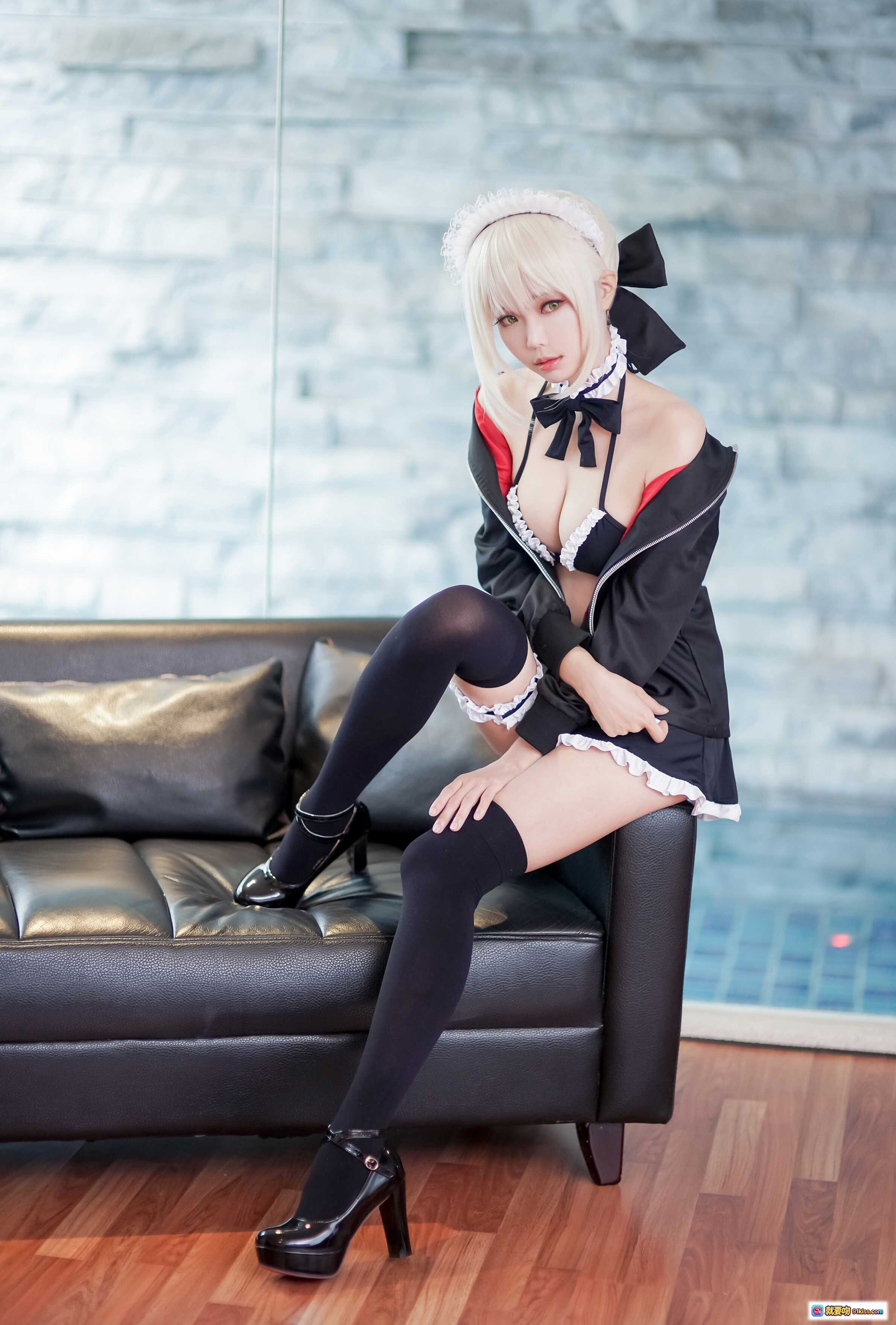 图片[3] - ElyEE子NO.036女仆装Cosplay写真｜黑丝高跟枪械造型｜性感甜美反差萌｜室内场景高清美图 - 就要吻