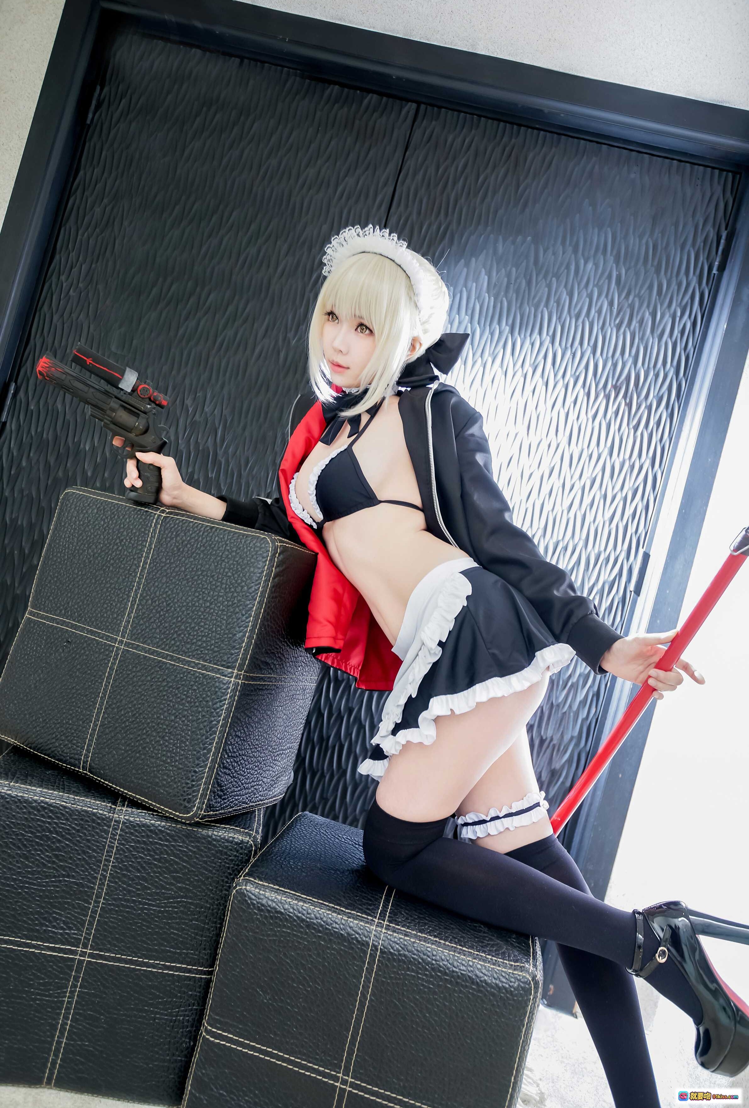 图片[6] - ElyEE子NO.036女仆装Cosplay写真｜黑丝高跟枪械造型｜性感甜美反差萌｜室内场景高清美图 - 就要吻