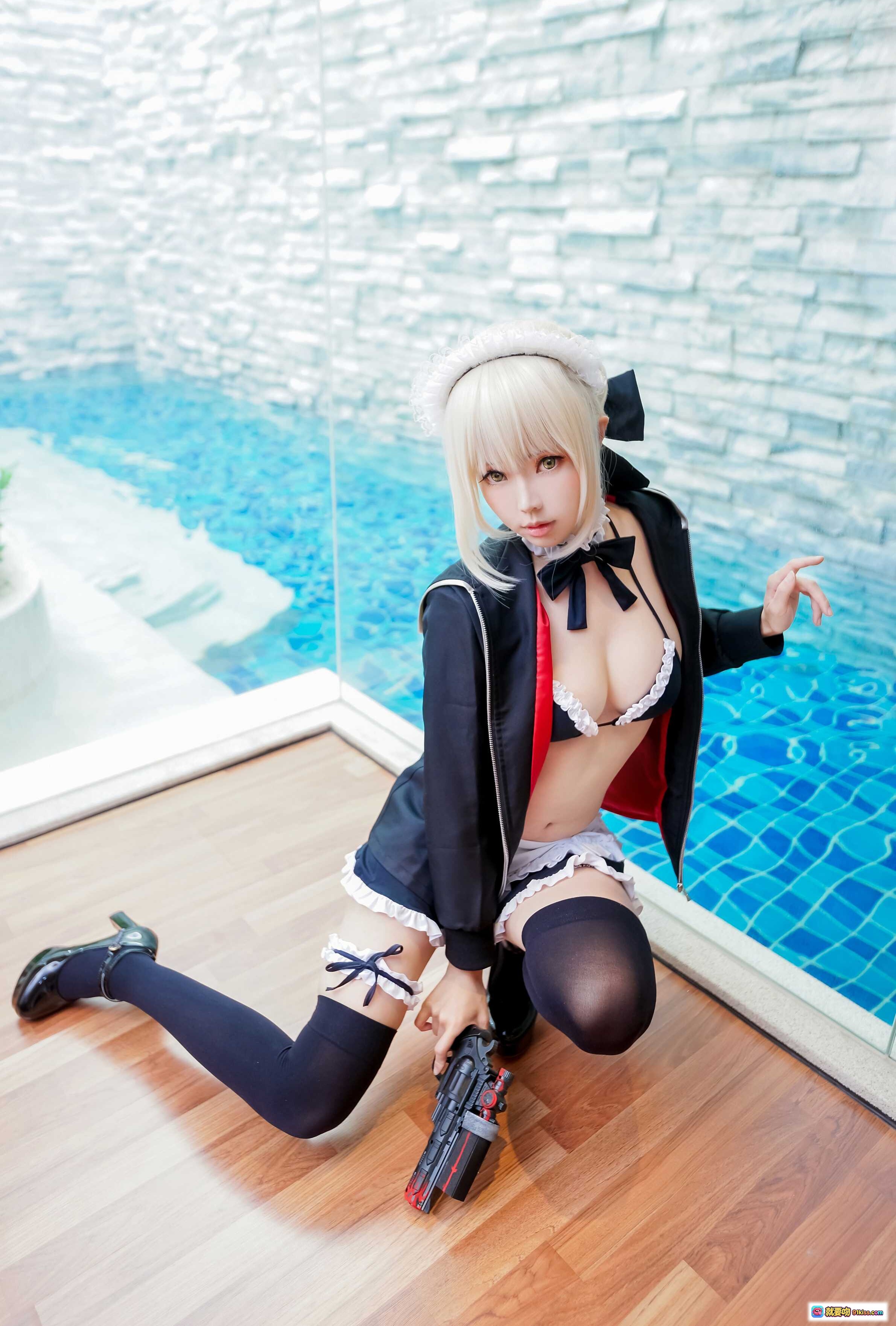 图片[10] - ElyEE子NO.036女仆装Cosplay写真｜黑丝高跟枪械造型｜性感甜美反差萌｜室内场景高清美图 - 就要吻