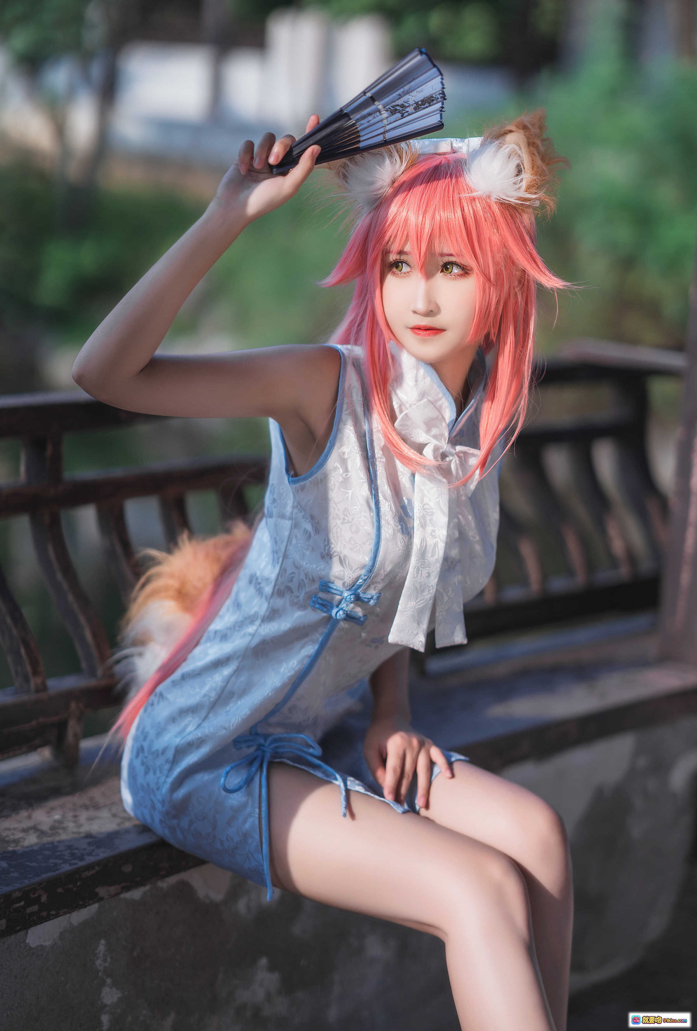 图片[4] - 三度_69 NO.040 旗袍玉藻前Cosplay 粉发狐耳美少女 持扇蹲姿古风写真 41P高清图集 - 就要吻