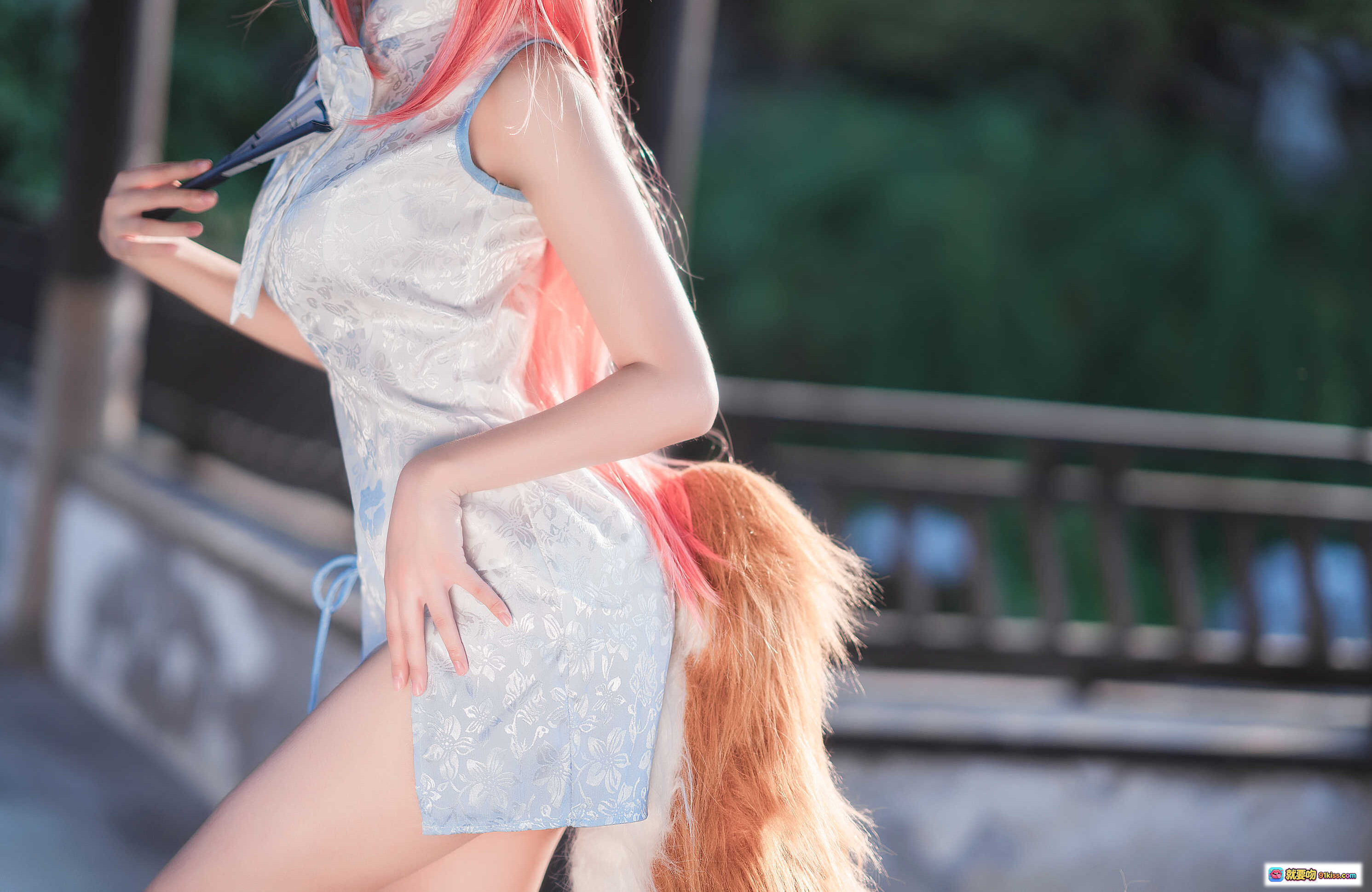 图片[9] - 三度_69 NO.040 旗袍玉藻前Cosplay 粉发狐耳美少女 持扇蹲姿古风写真 41P高清图集 - 就要吻
