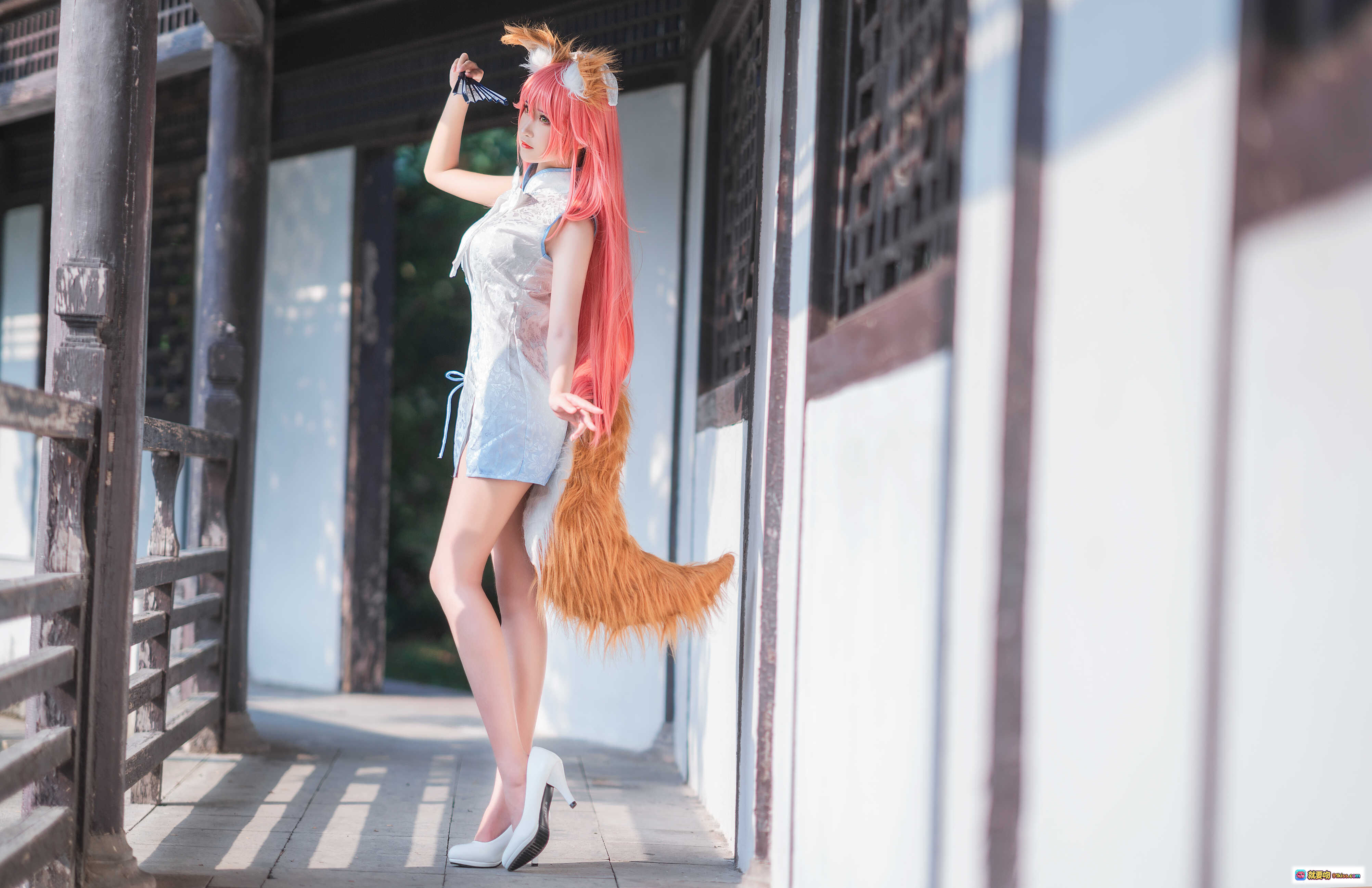 图片[5] - 三度_69 NO.040 旗袍玉藻前Cosplay 粉发狐耳美少女 持扇蹲姿古风写真 41P高清图集 - 就要吻