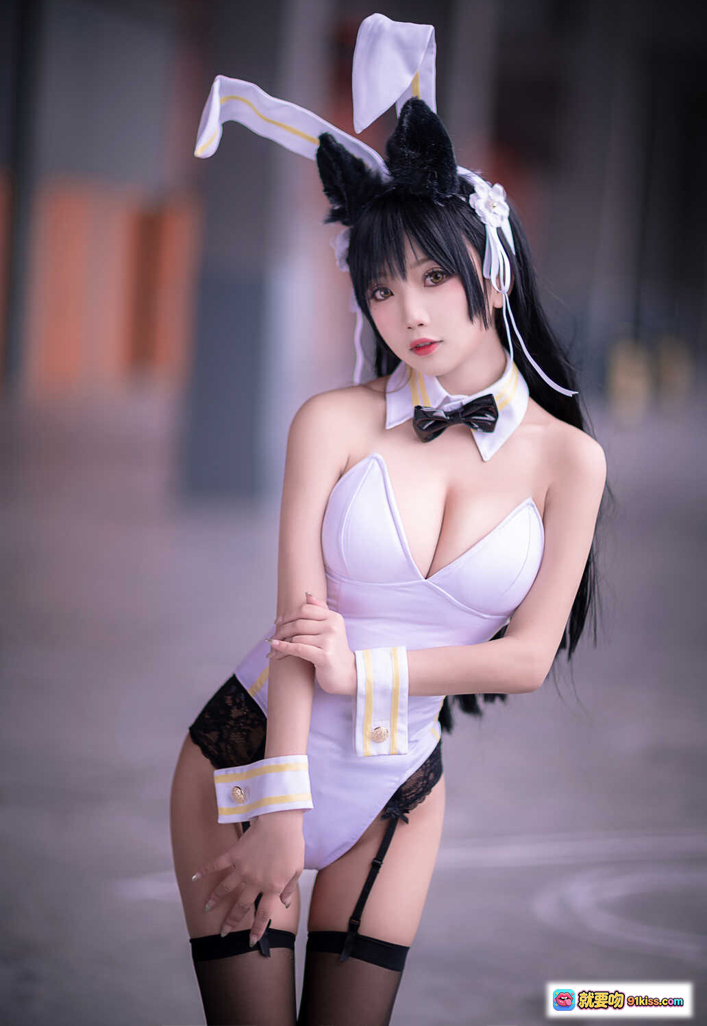 图片[2] - 鬼畜瑶NO.008爱大狗同人兔女郎COS写真 白色紧身衣黑蕾丝吊袜黑丝美腿跪姿性感造型 - 就要吻
