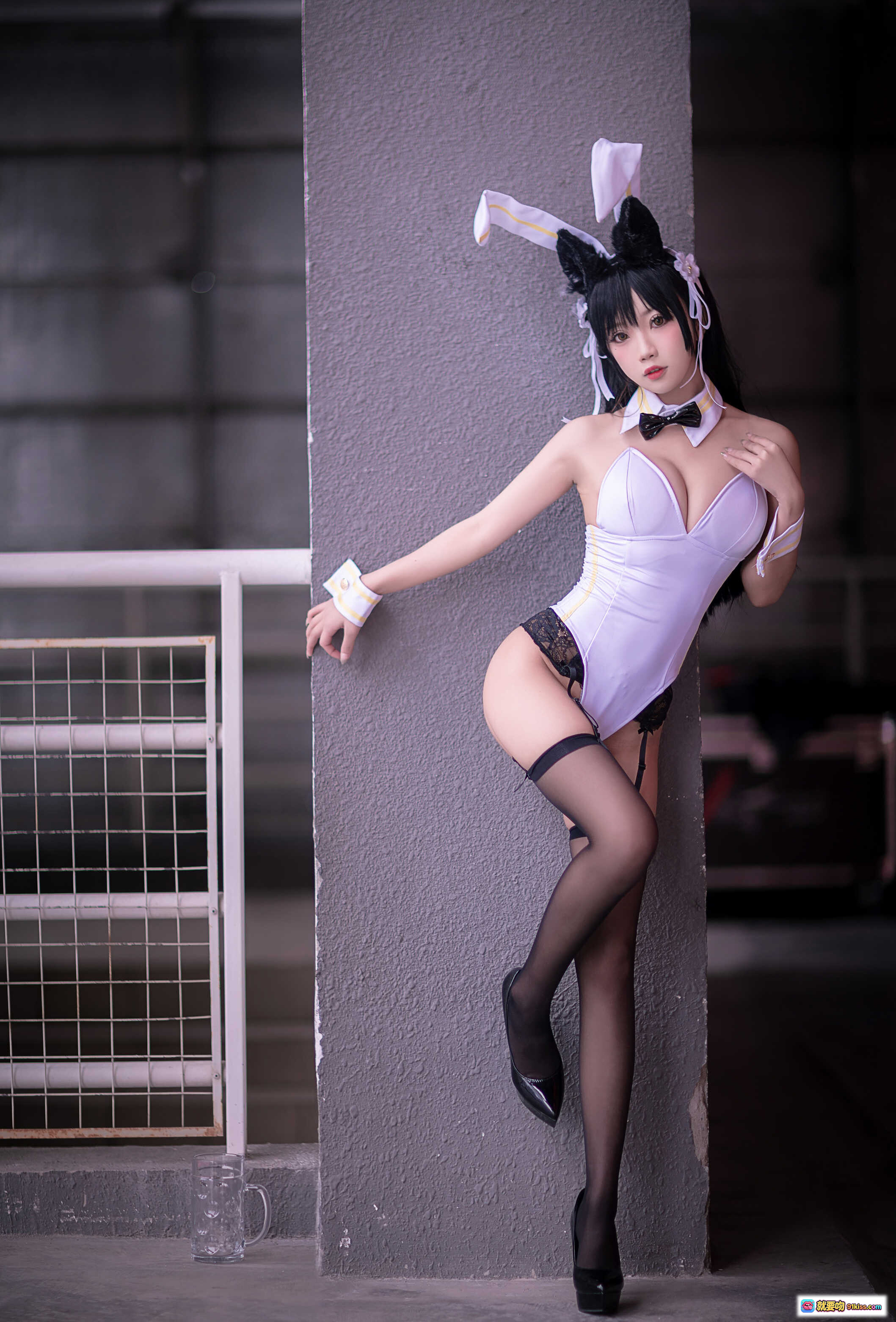图片[5] - 鬼畜瑶NO.008爱大狗同人兔女郎COS写真 白色紧身衣黑蕾丝吊袜黑丝美腿跪姿性感造型 - 就要吻