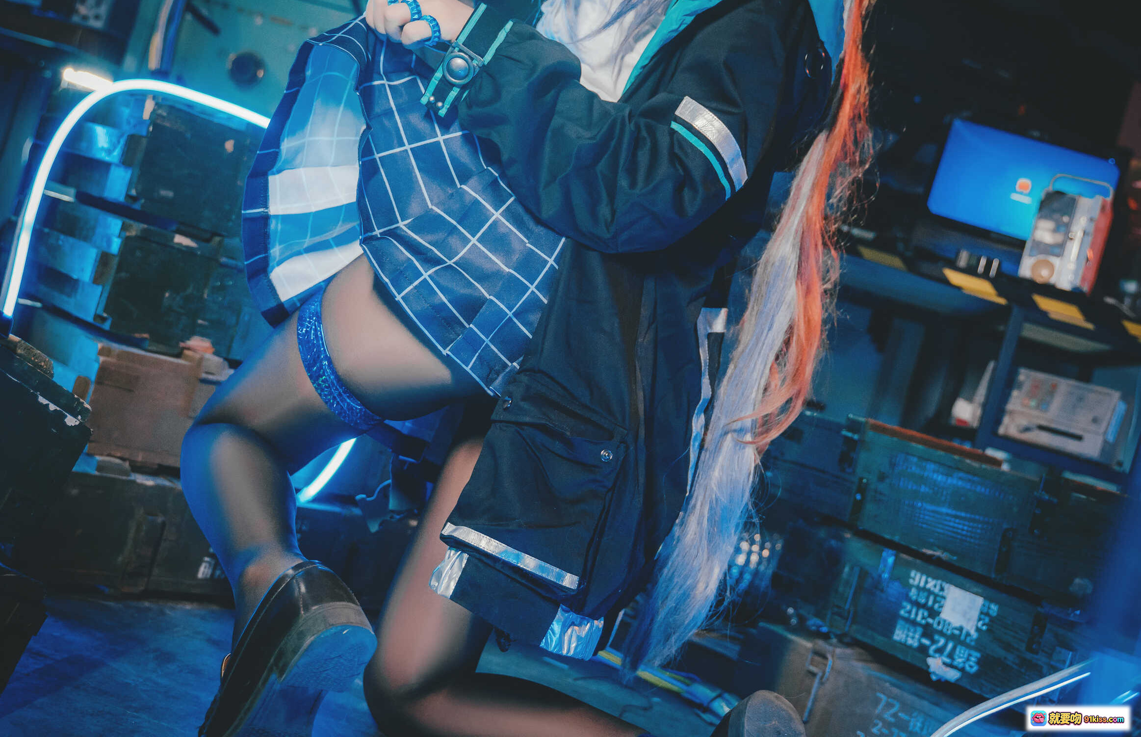 图片[2] - 猫君君_MaoJun NO.012 明日方舟阿米娅Cosplay写真 52P高清美图 蓝格短裙黑丝 thighhigh 电竞风场景 氛围灯光特写 - 就要吻