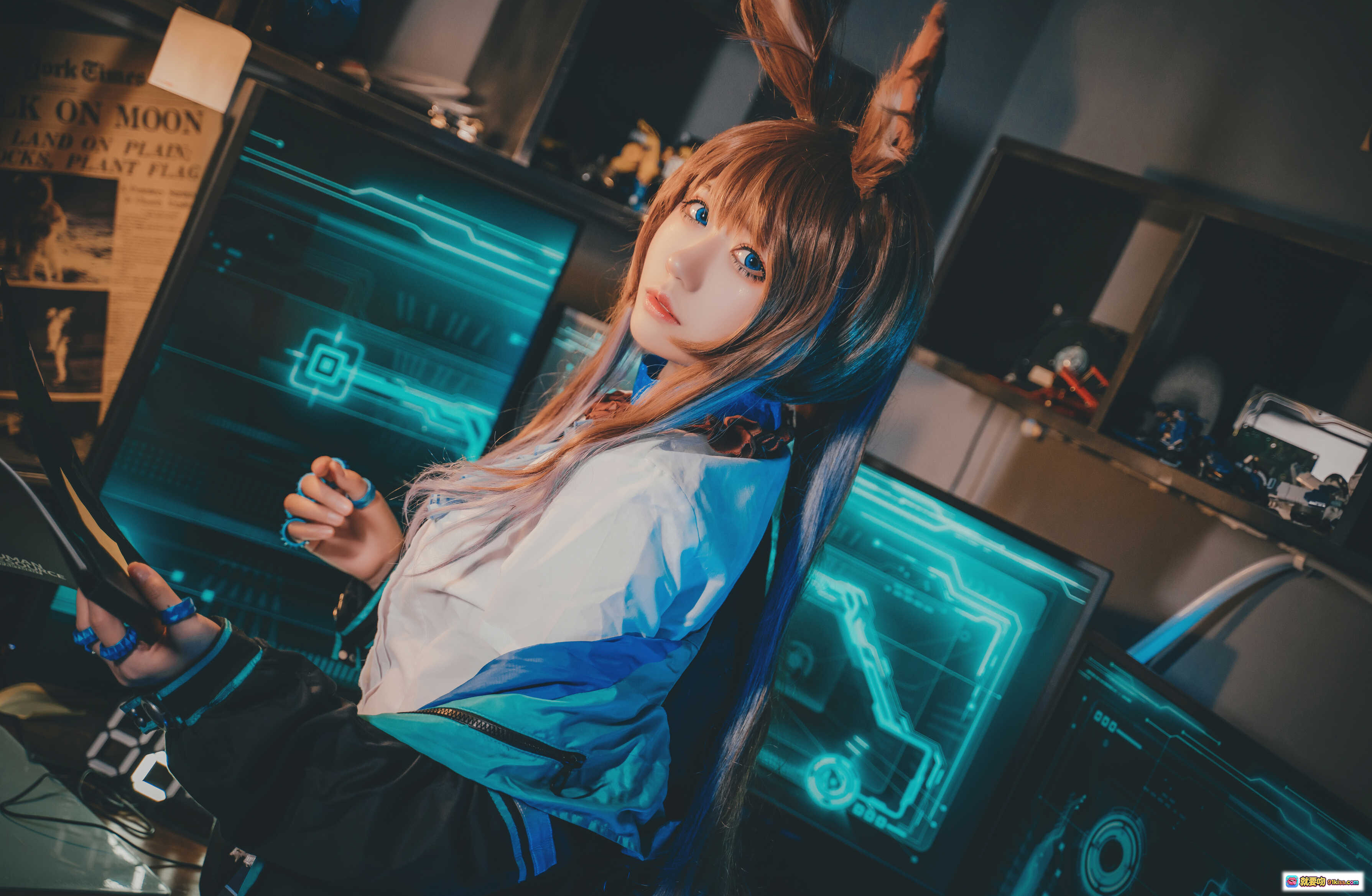 图片[9] - 猫君君_MaoJun NO.012 明日方舟阿米娅Cosplay写真 52P高清美图 蓝格短裙黑丝 thighhigh 电竞风场景 氛围灯光特写 - 就要吻