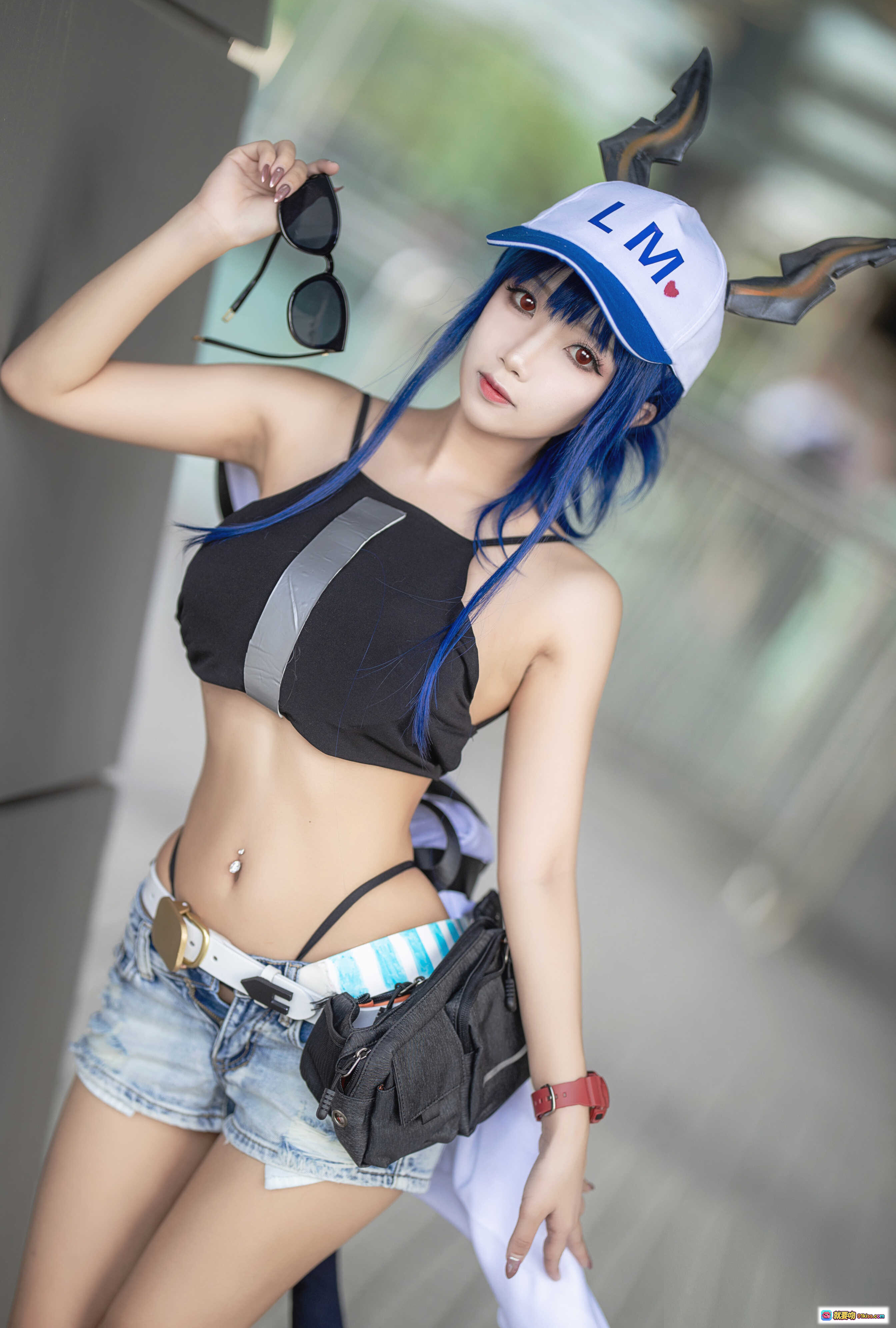 图片[7] - 鬼畜瑶NO.022女游客C cosplay蓝发少女LM帽牛仔短裤性感写真13P57MB - 就要吻