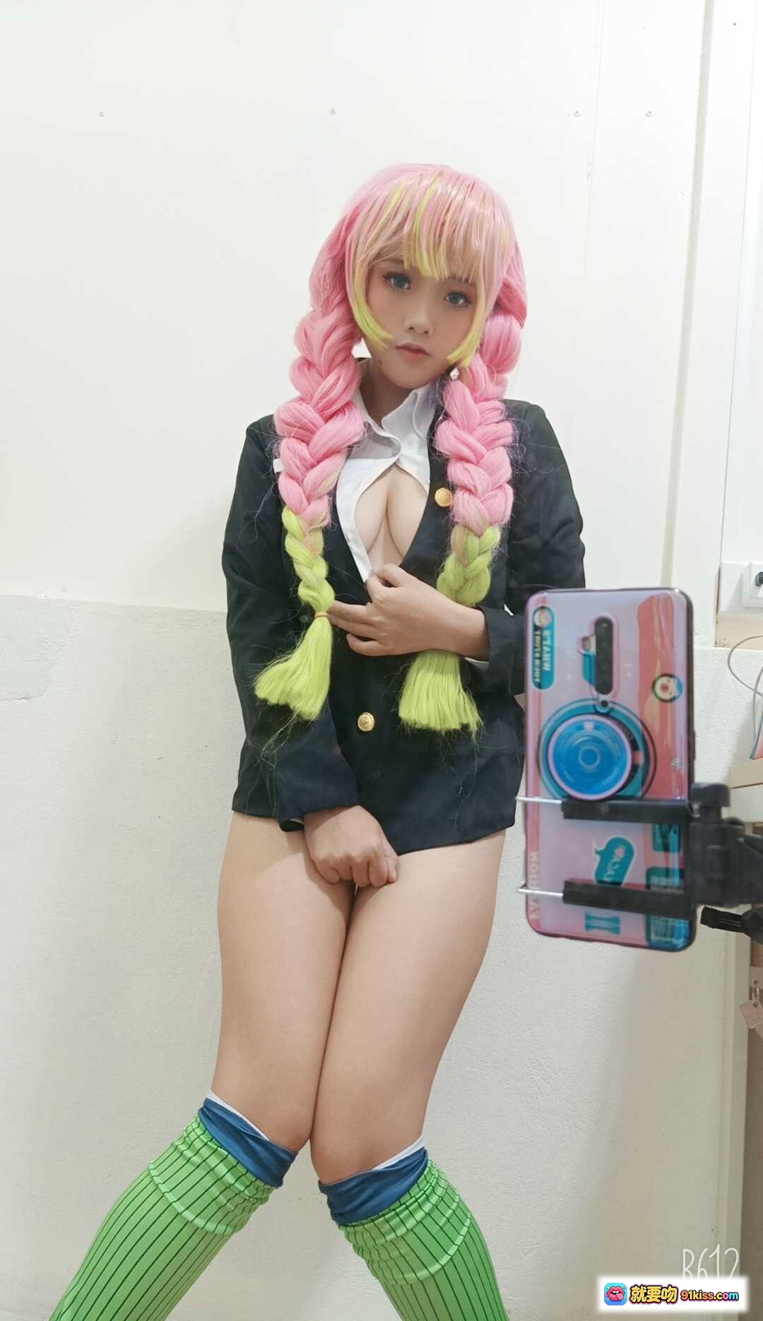图片[4] - Messie Huang Cosplay 甘露寺蜜璃 粉黄双马尾 低胸校服造型 精致妆容 20P写真集 - 就要吻