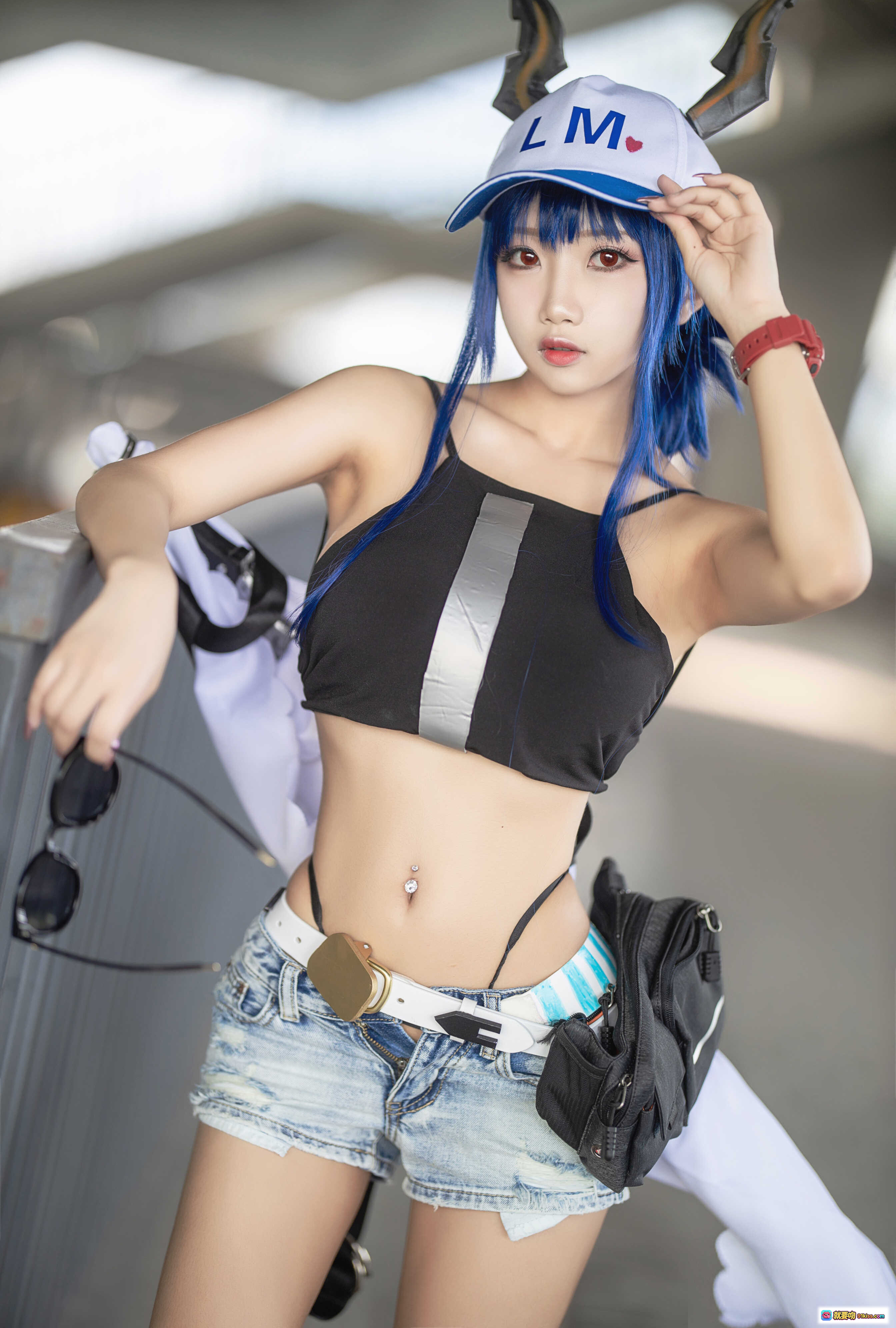 图片[8] - 鬼畜瑶NO.022女游客C cosplay蓝发少女LM帽牛仔短裤性感写真13P57MB - 就要吻