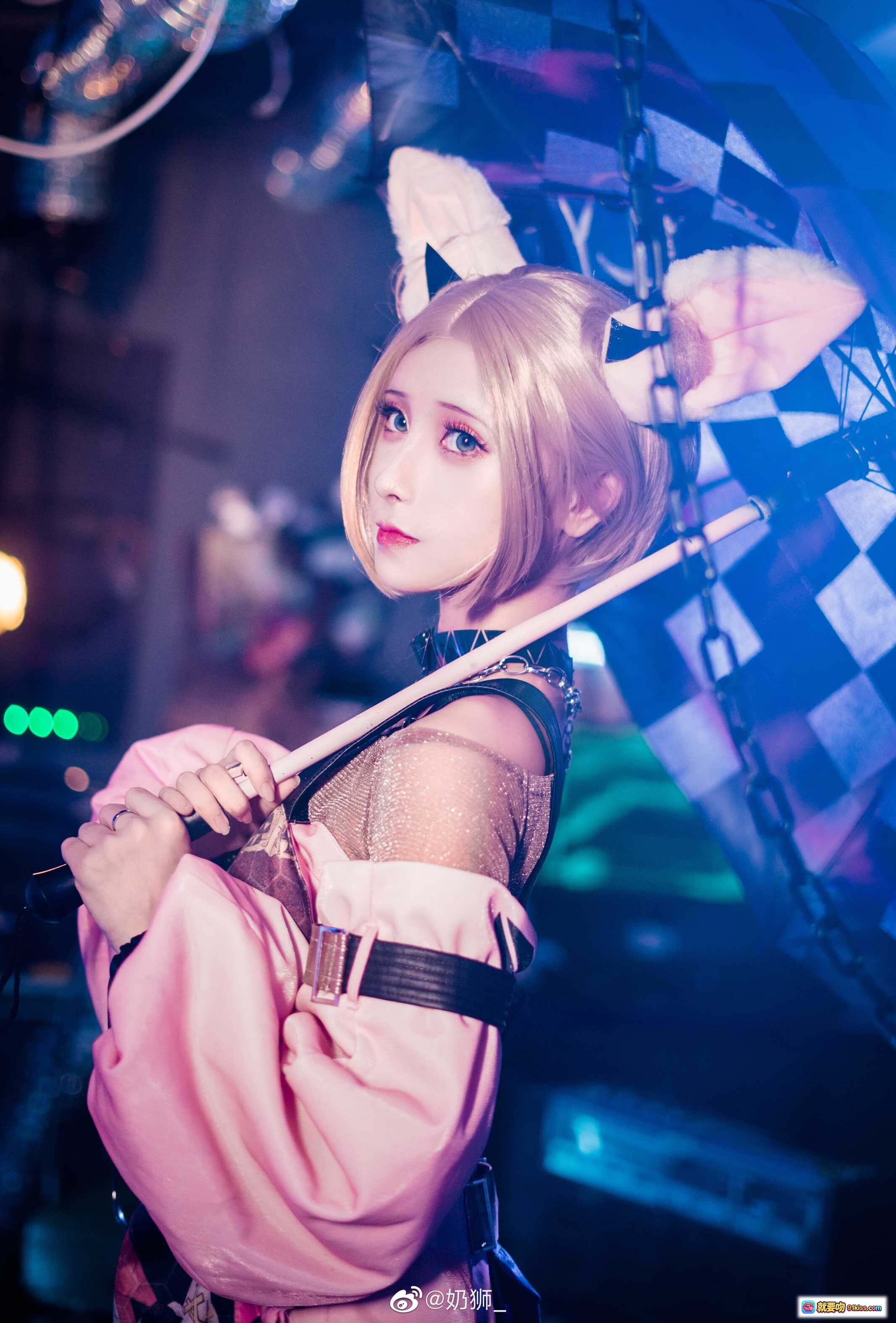 图片[4] - 奶狮不咬人公孙离COS写真｜粉色兔耳少女赛博朋克风造型｜霓虹灯光科技感背景｜精致妆容丝袜美腿｜NO.004高清9P图集 - 就要吻