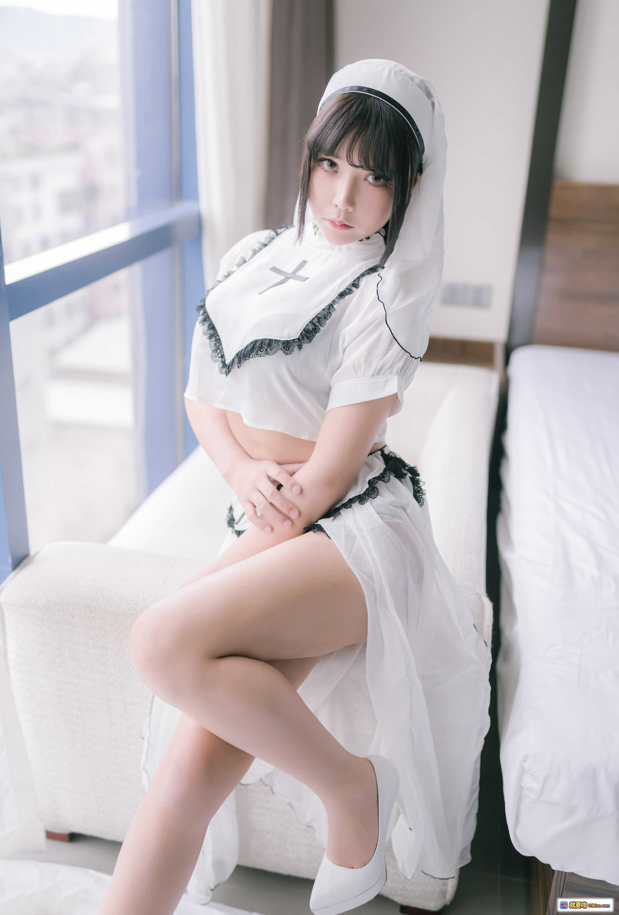 图片[5] - 抱走莫子A NO.004 纯白修女写真 42P高清美腿白丝床照 优雅性感室内私房摄影 - 就要吻