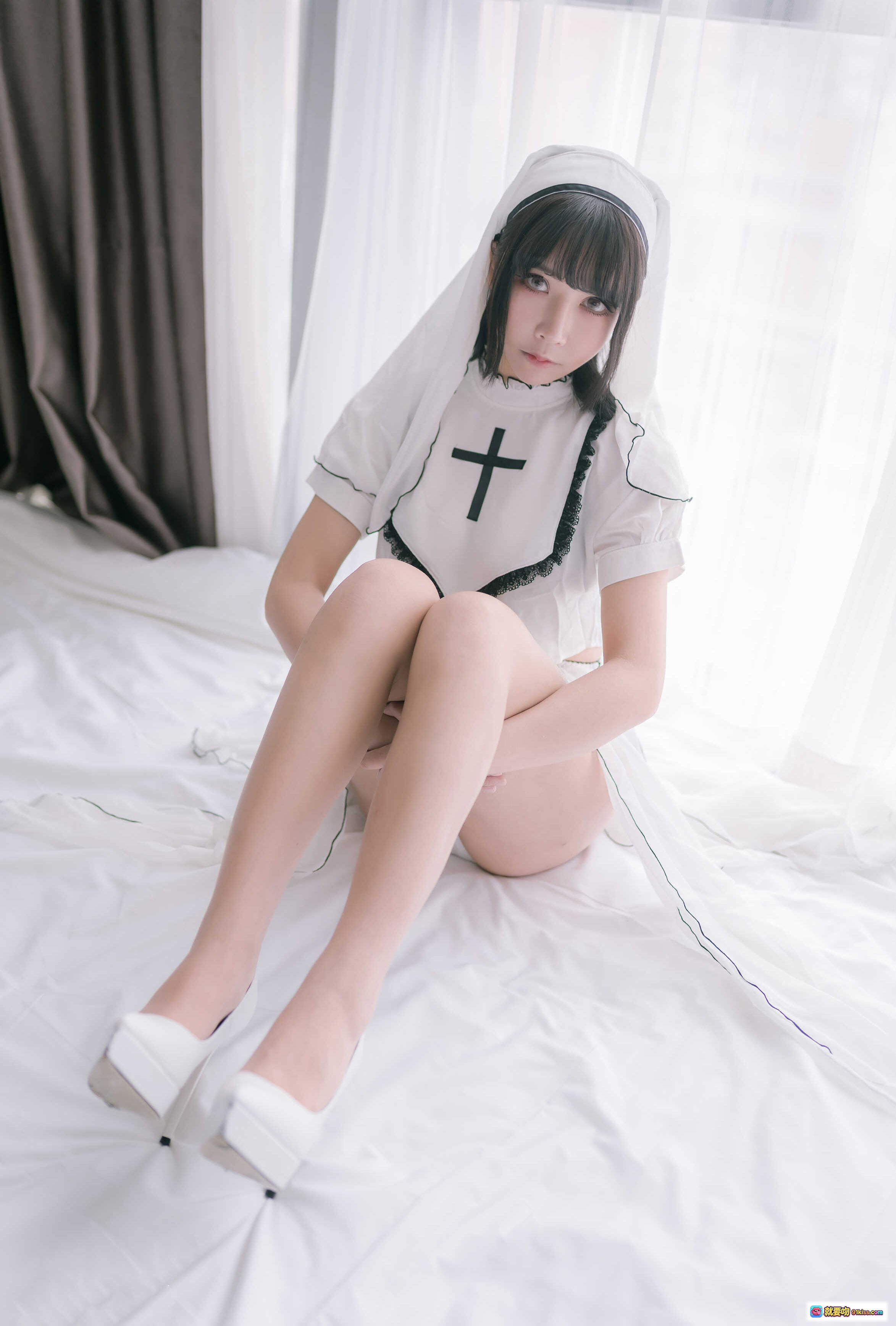 图片[6] - 抱走莫子A NO.004 纯白修女写真 42P高清美腿白丝床照 优雅性感室内私房摄影 - 就要吻