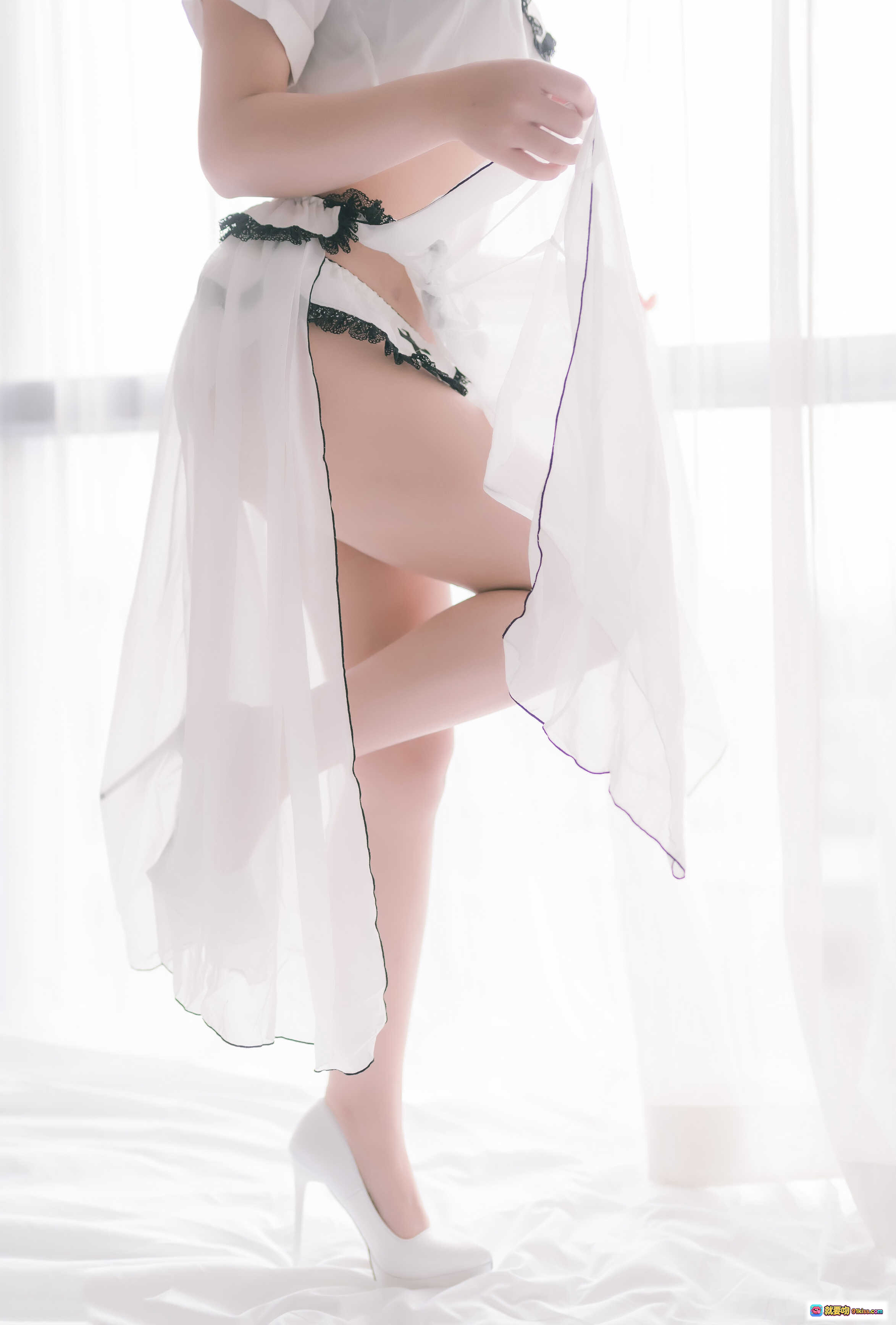 图片[8] - 抱走莫子A NO.004 纯白修女写真 42P高清美腿白丝床照 优雅性感室内私房摄影 - 就要吻