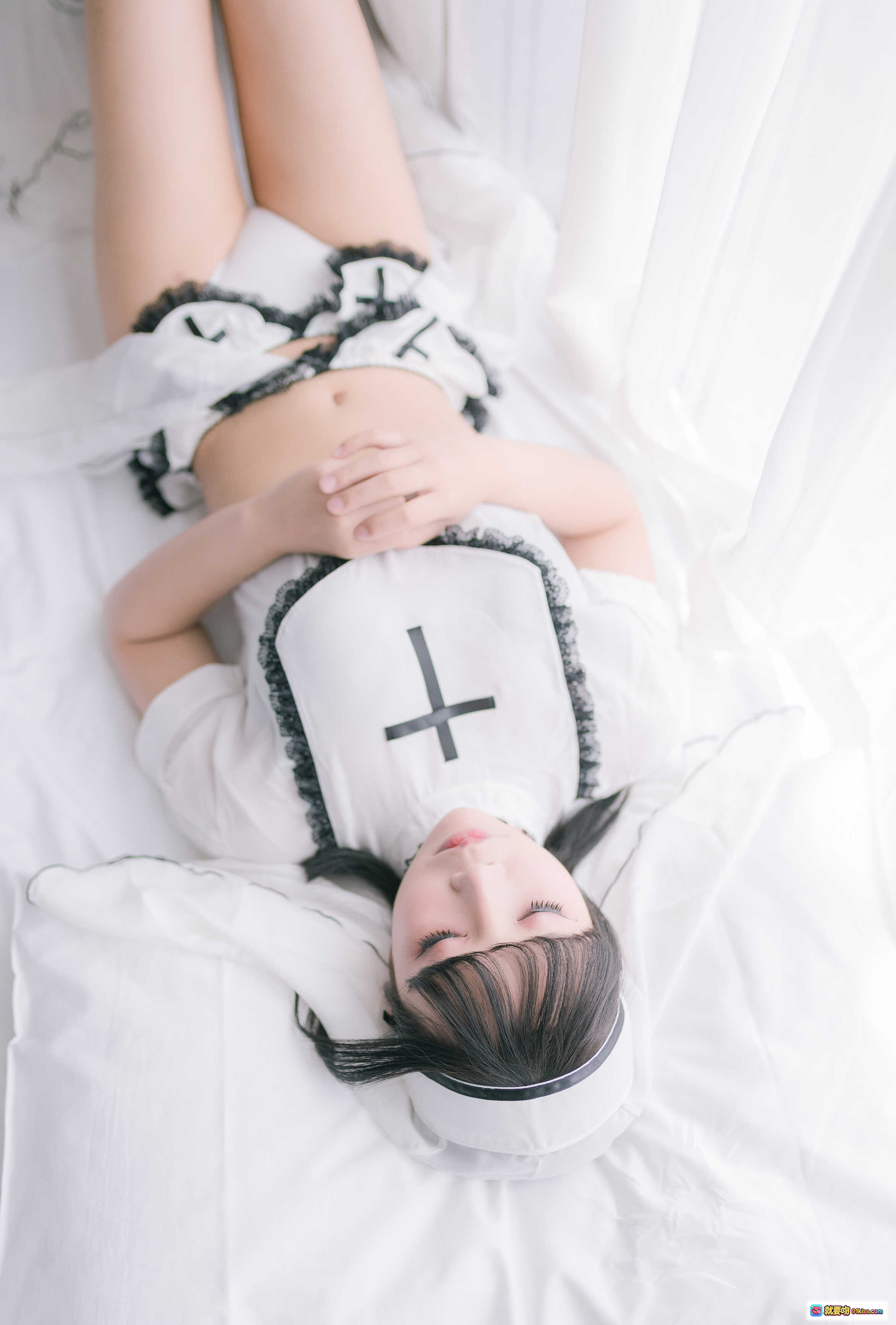 图片[9] - 抱走莫子A NO.004 纯白修女写真 42P高清美腿白丝床照 优雅性感室内私房摄影 - 就要吻